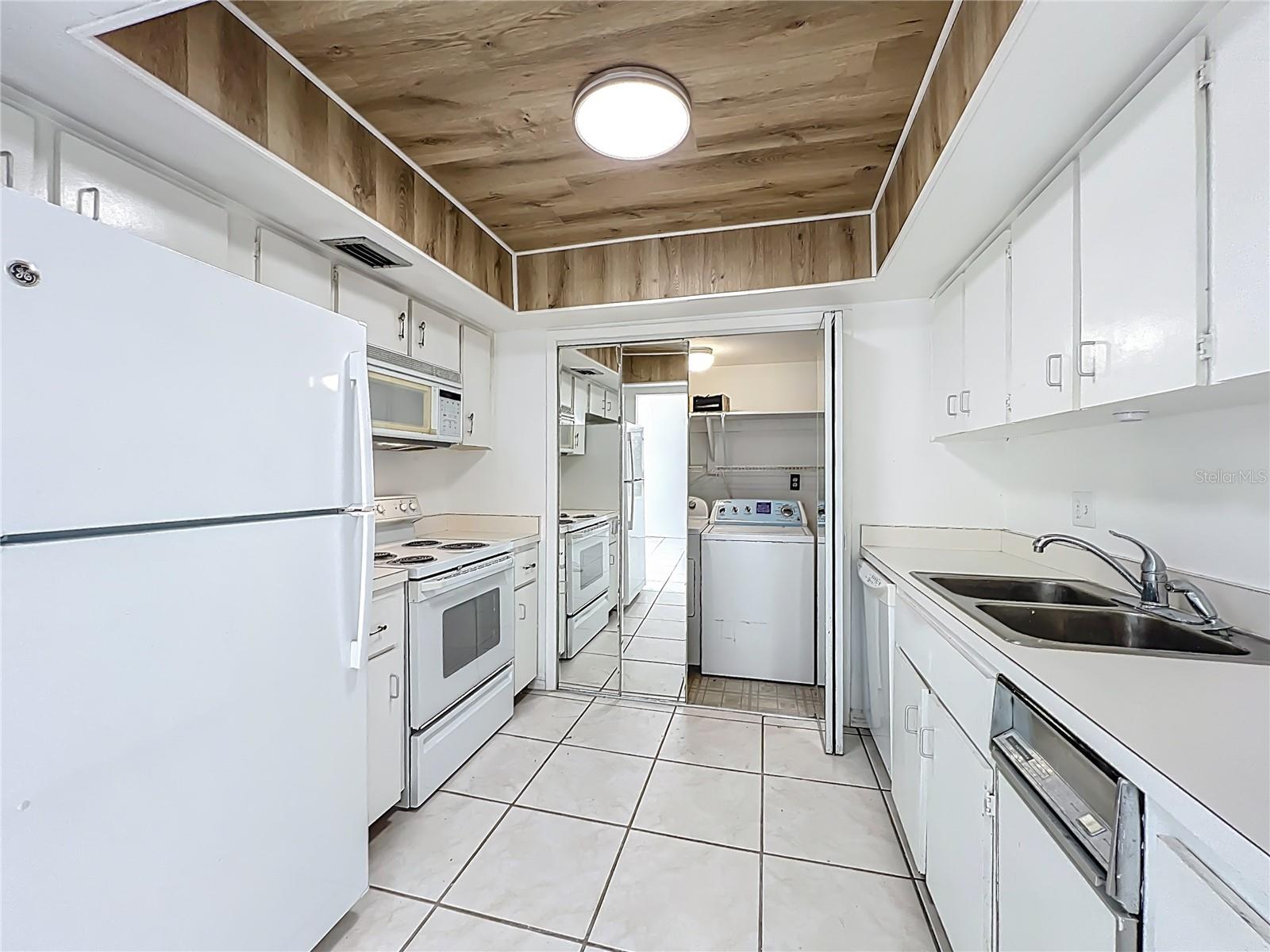 Image 11 of 54 For 205 Crown Oaks Way 202