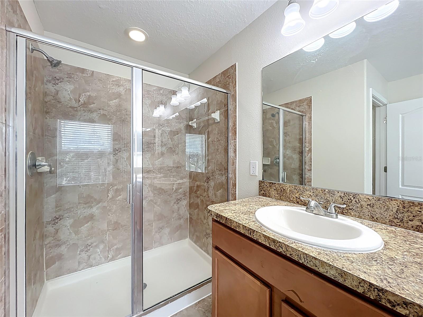 Image 14 of 44 For 10811 Savannah Landing Cir