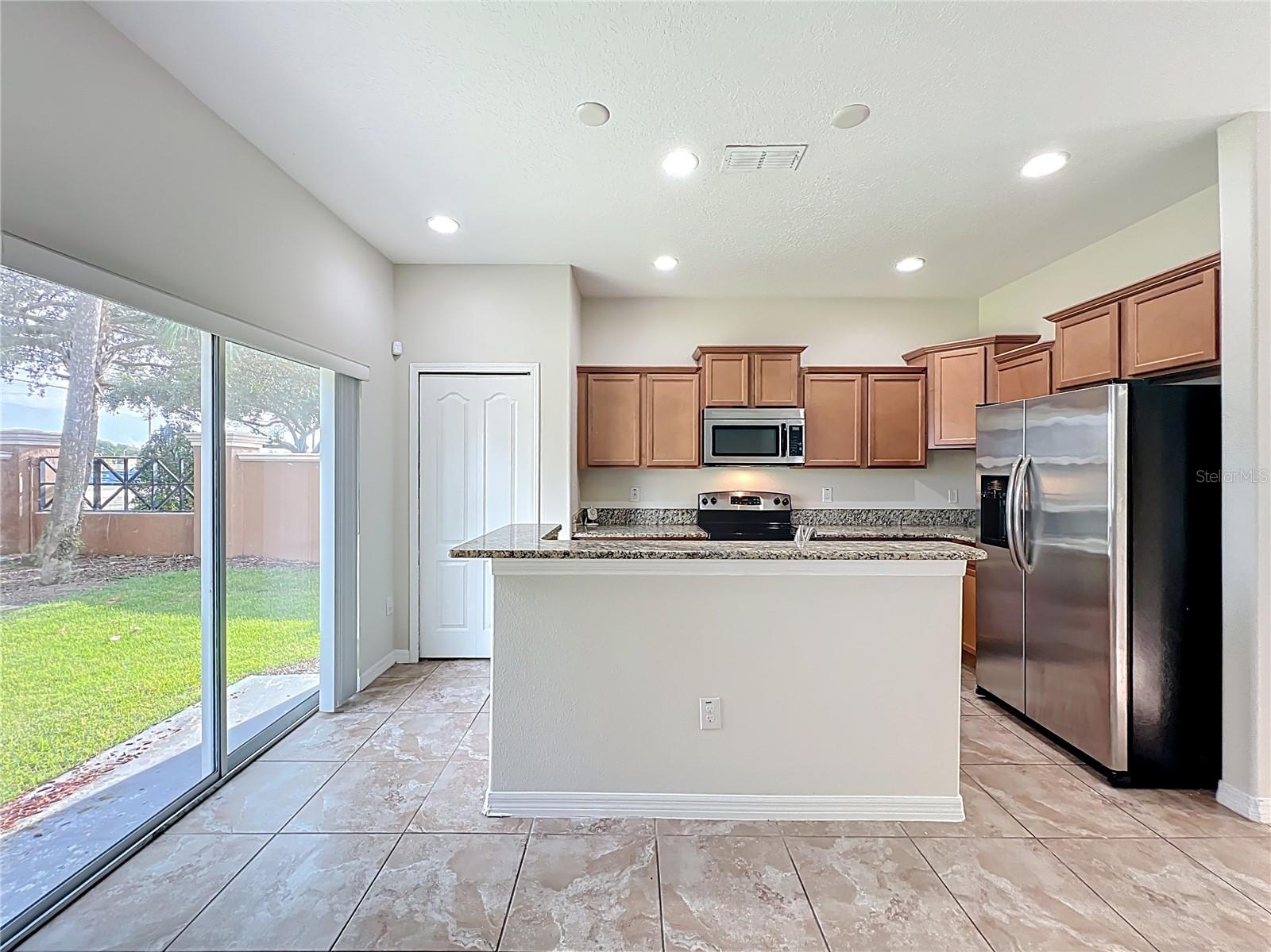 Image 18 of 44 For 10811 Savannah Landing Cir