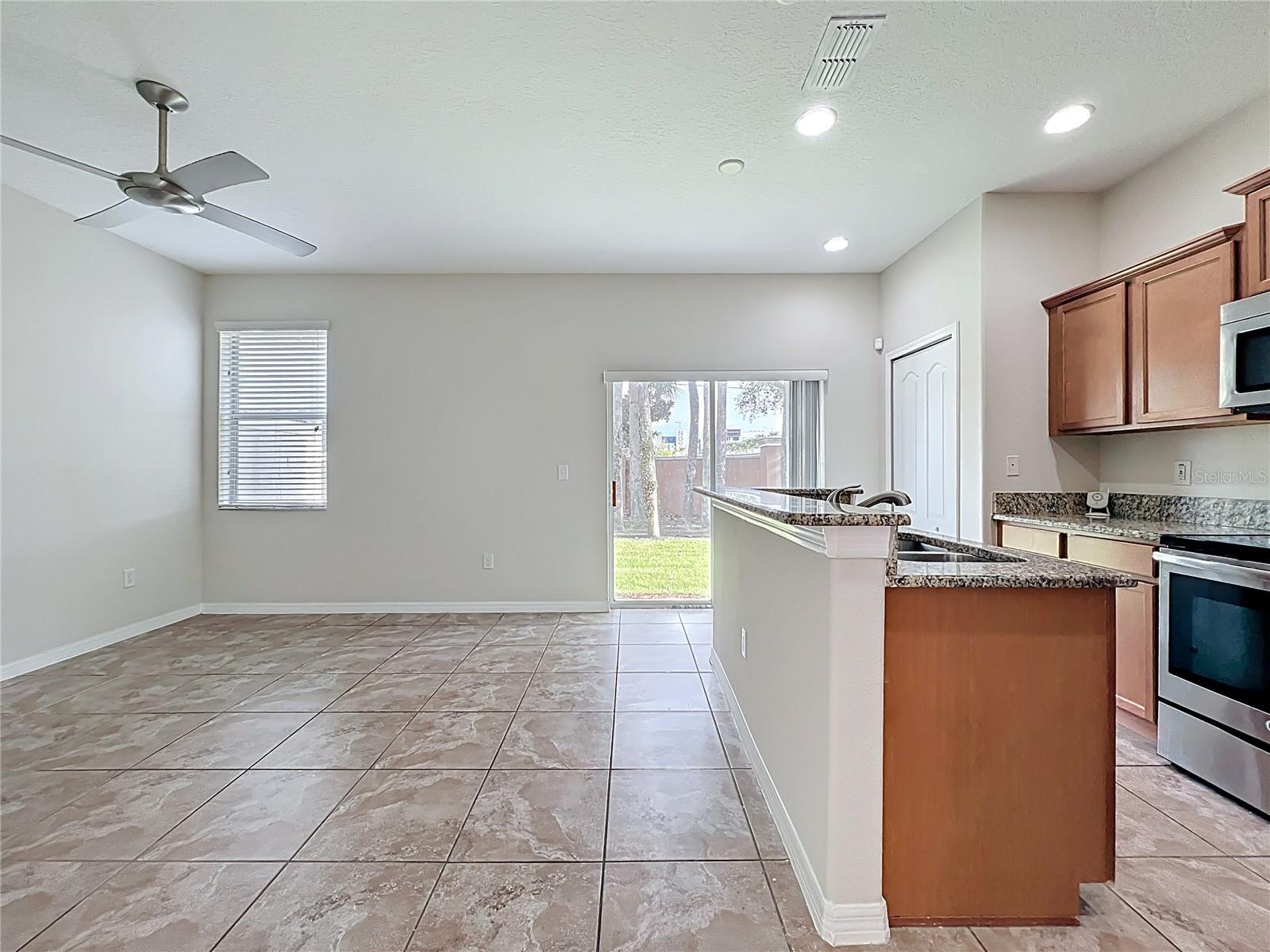 Image 19 of 44 For 10811 Savannah Landing Cir
