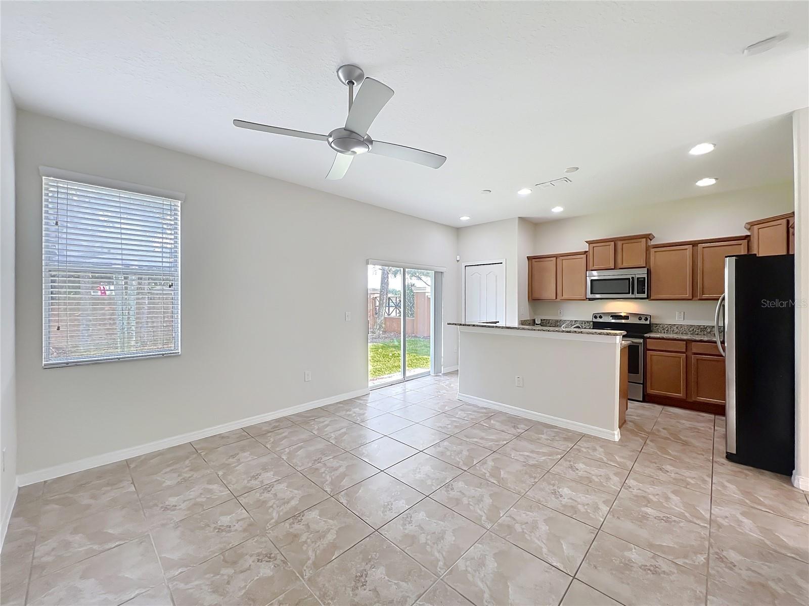 Image 21 of 44 For 10811 Savannah Landing Cir