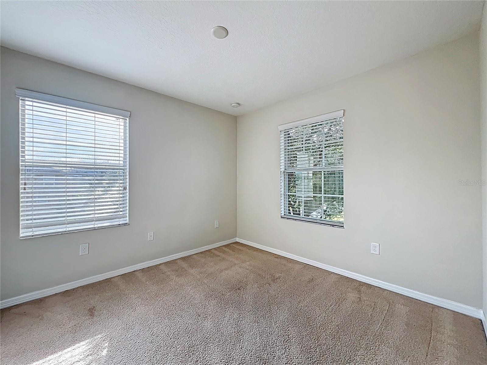 Image 27 of 44 For 10811 Savannah Landing Cir