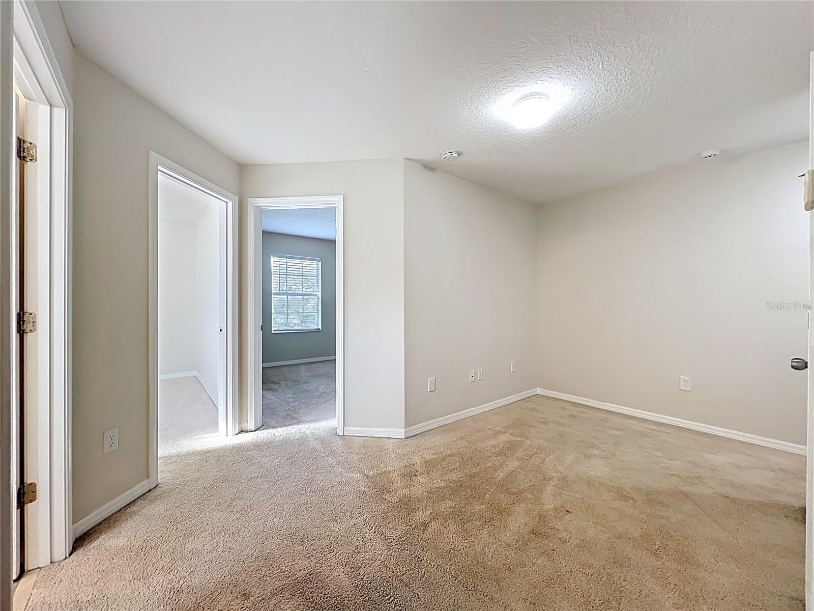 Image 29 of 44 For 10811 Savannah Landing Cir