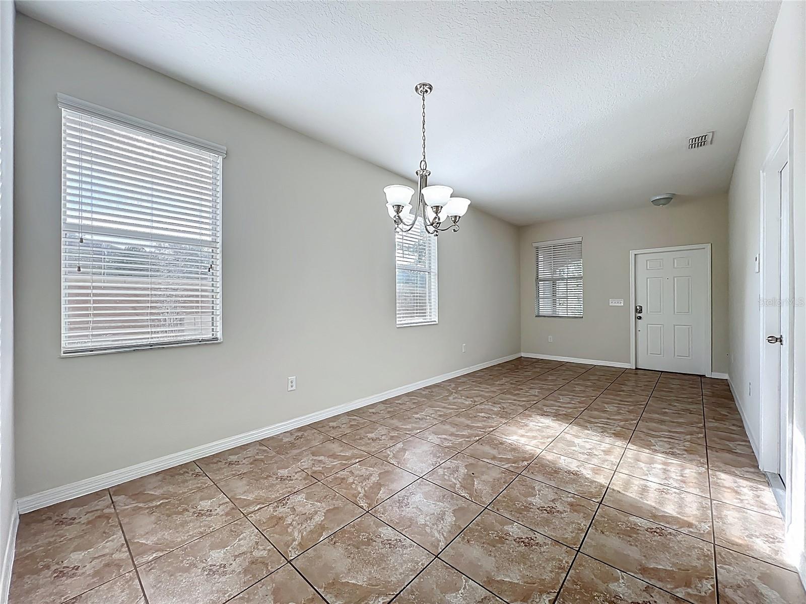 Image 34 of 44 For 10811 Savannah Landing Cir