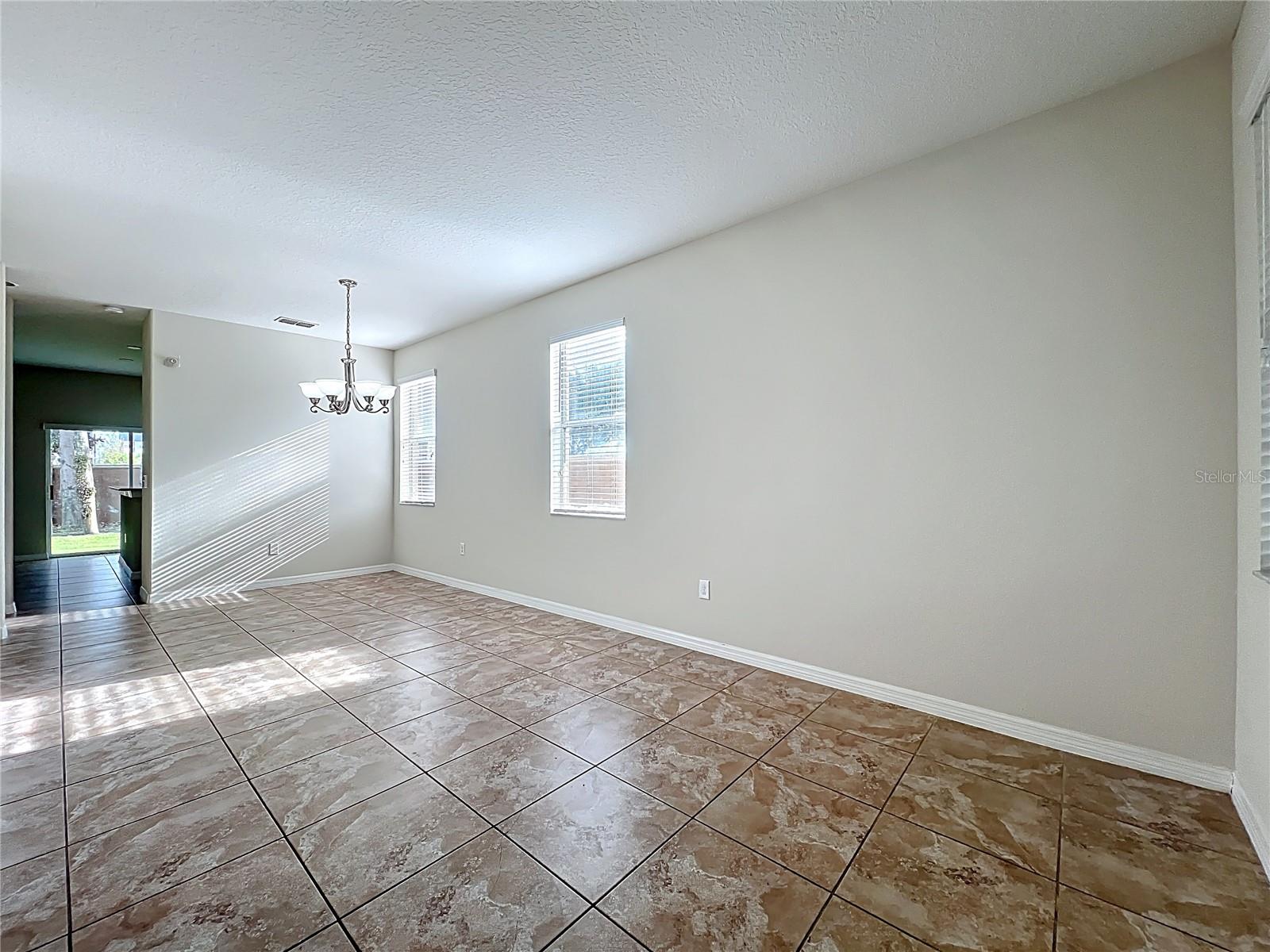 Image 35 of 44 For 10811 Savannah Landing Cir
