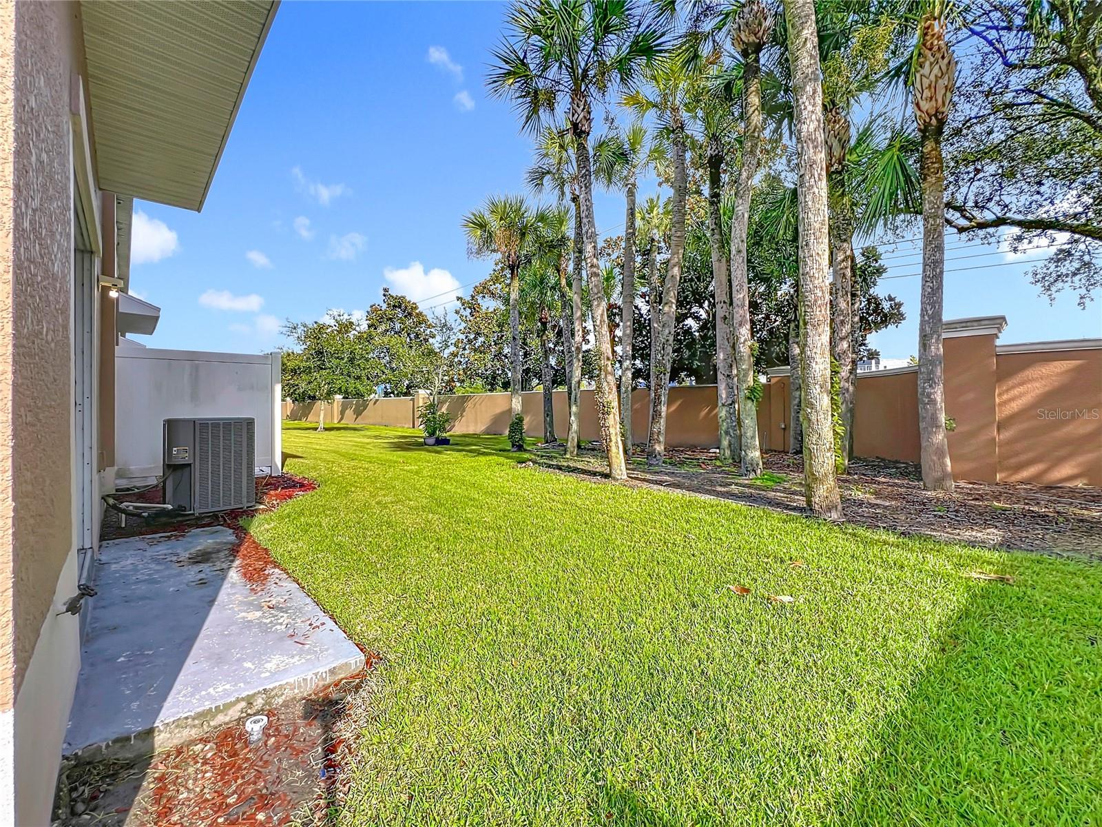 Image 7 of 44 For 10811 Savannah Landing Cir