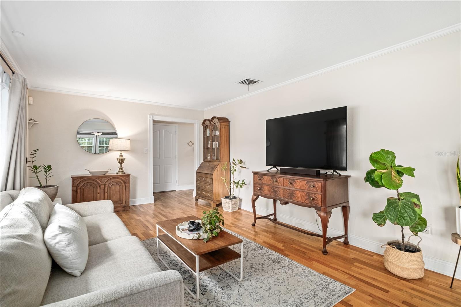 Image 4 of 31 For 1437 Knollwood Street