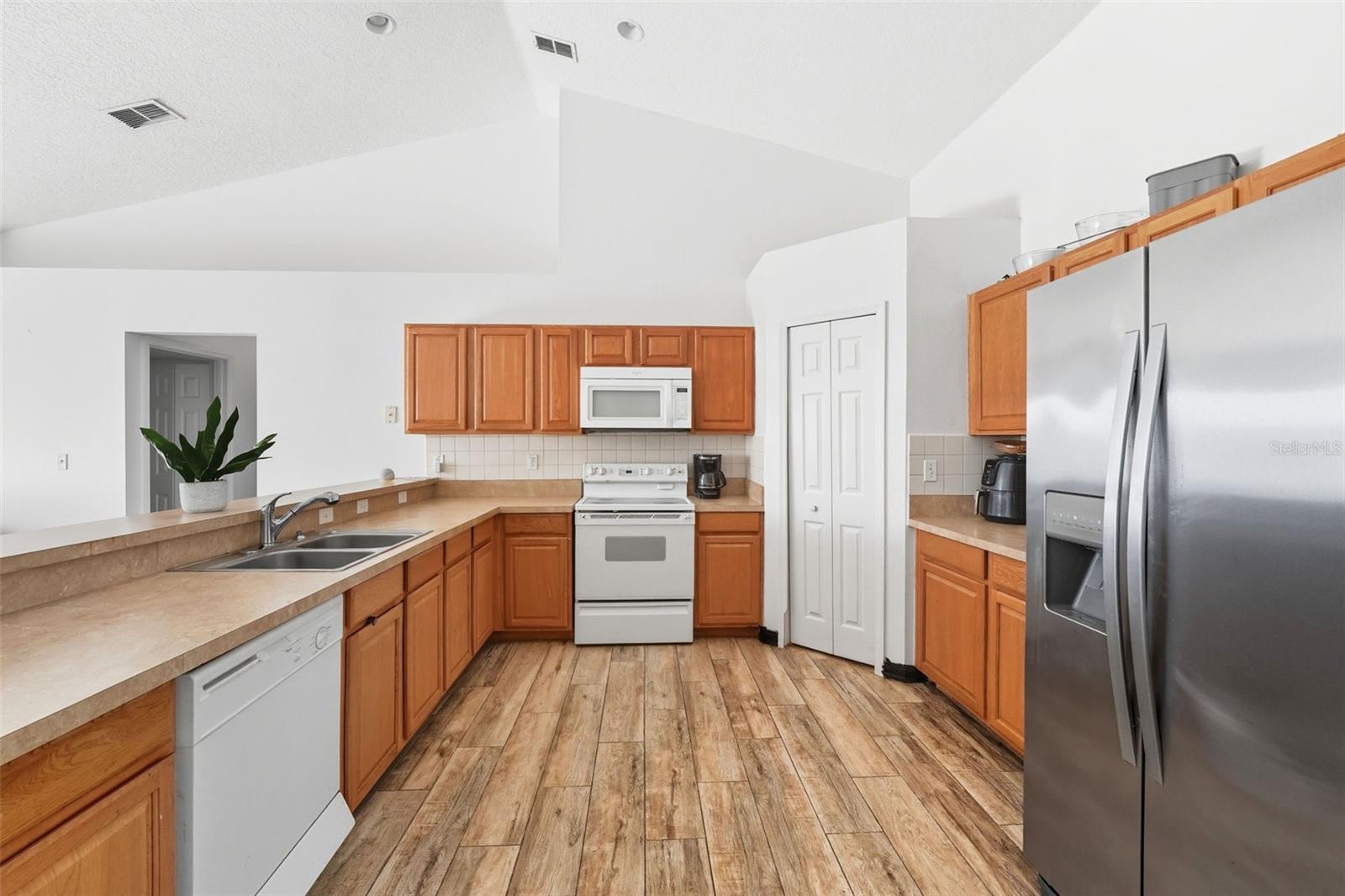 Image 13 of 35 For 1636 Tench Court