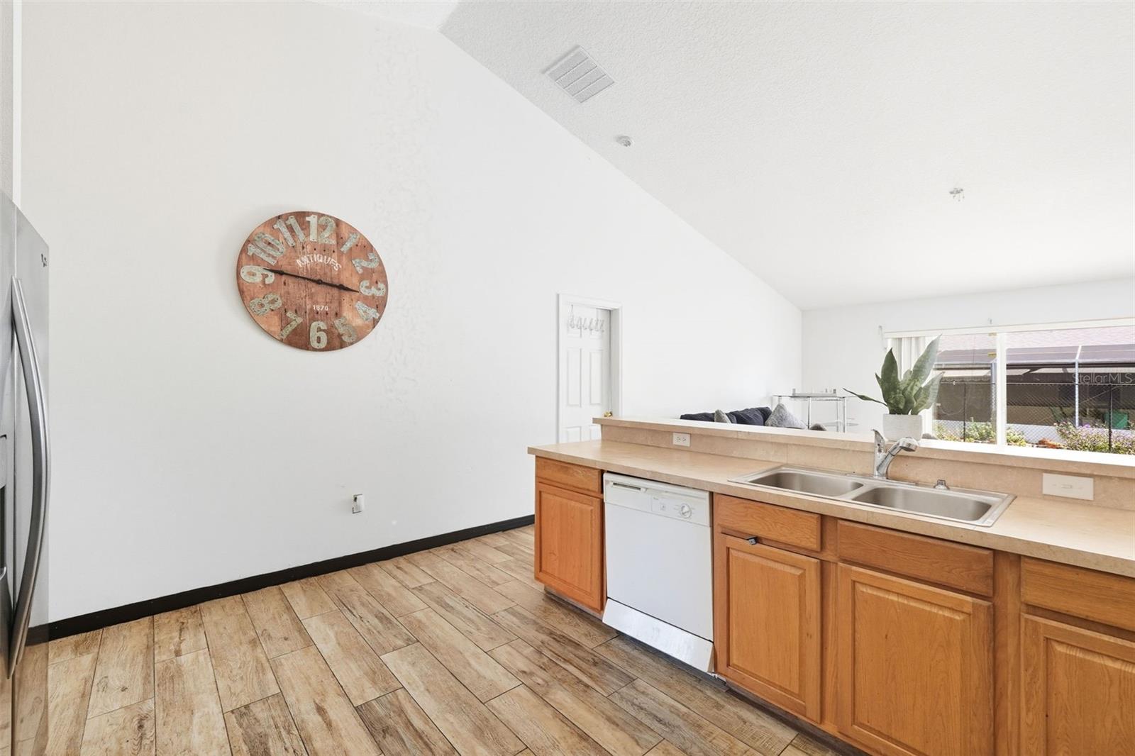 Image 14 of 35 For 1636 Tench Court