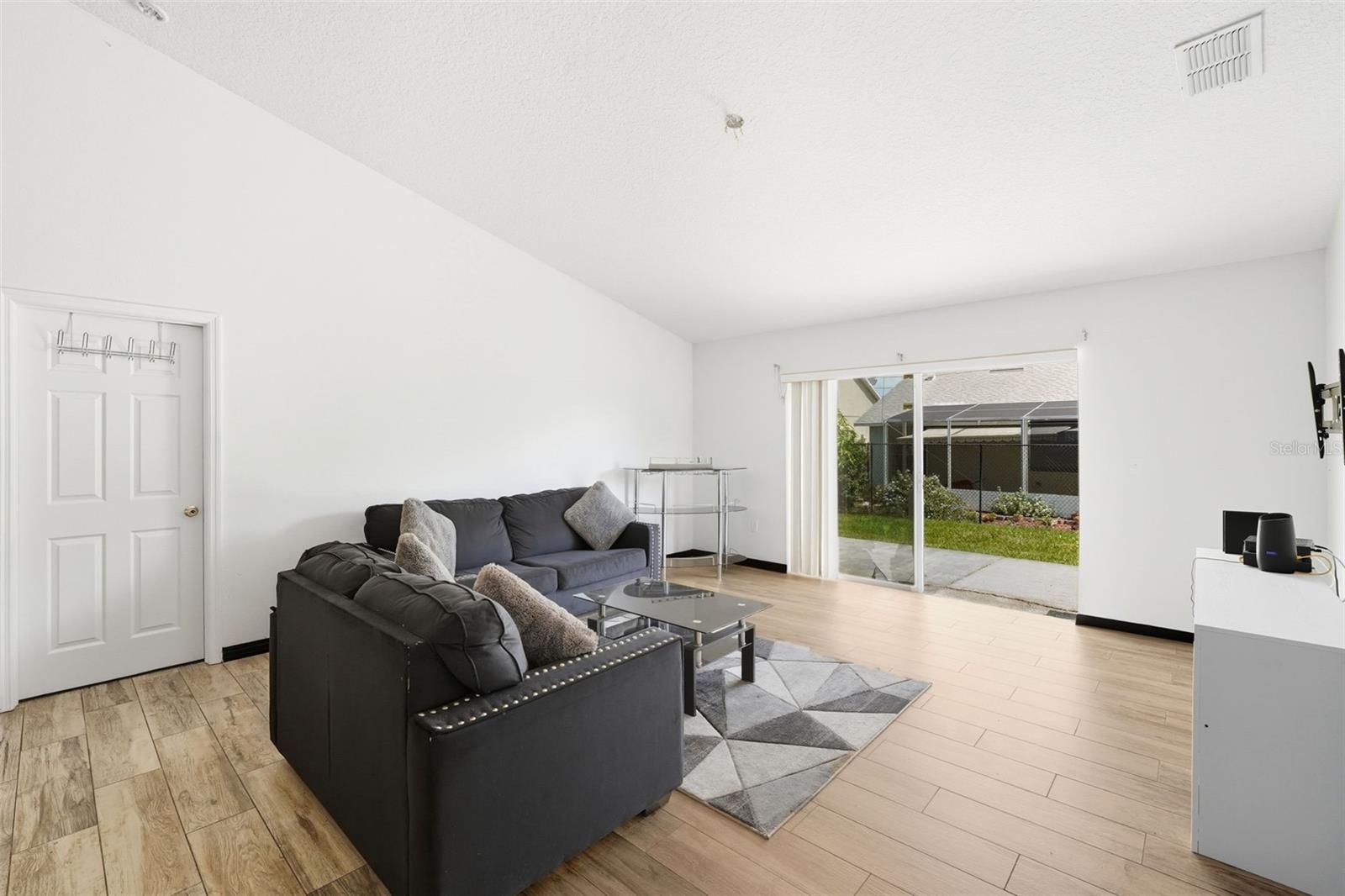 Image 18 of 35 For 1636 Tench Court