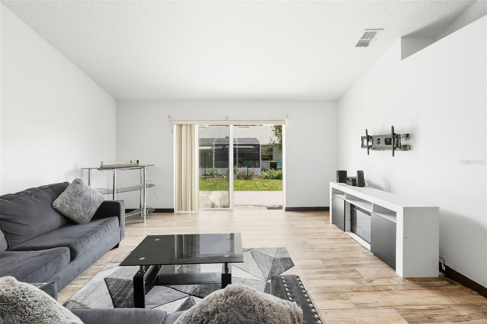 Image 19 of 35 For 1636 Tench Court