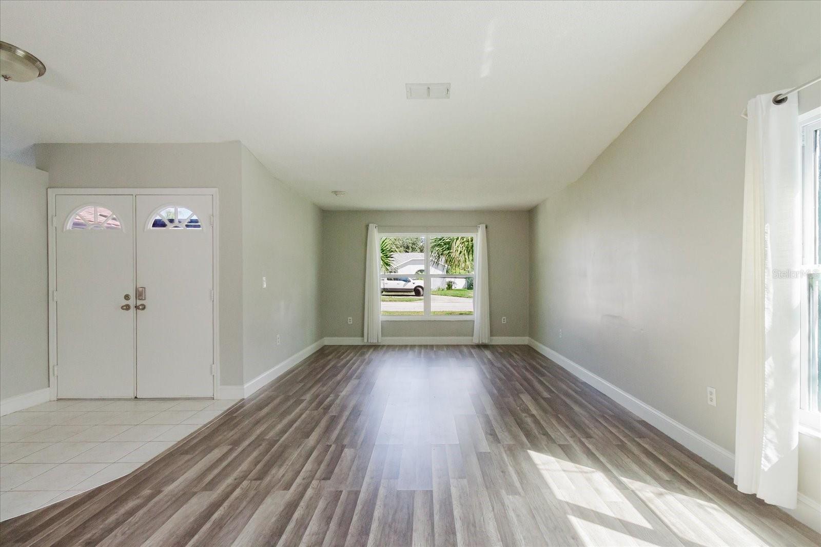 Image 14 of 32 For 8450 Royal Hart Drive