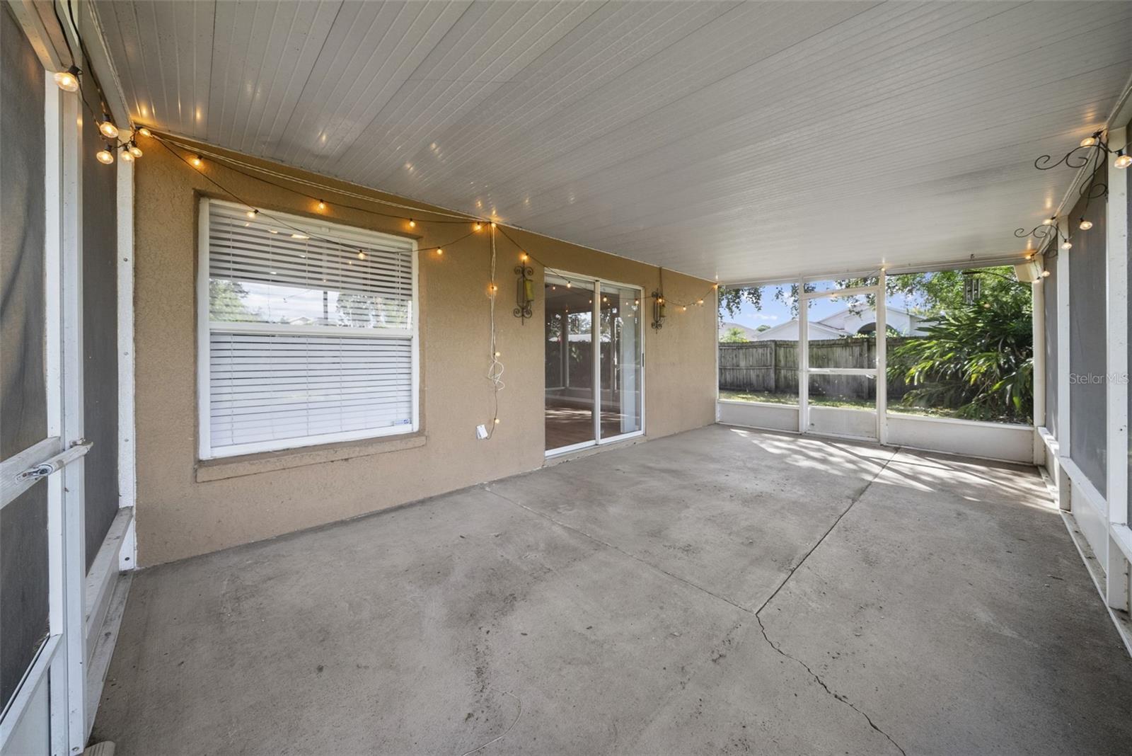 Listing photo id 29 for 1523 Vernon Court