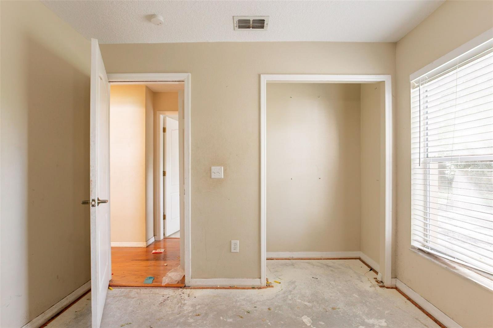 Image 10 of 15 For 8443 Ridgebrook Circle