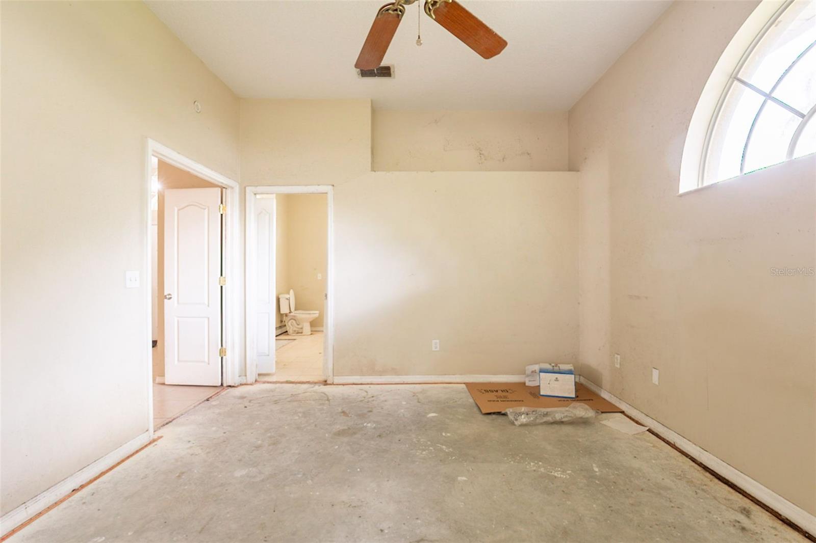 Image 5 of 15 For 8443 Ridgebrook Circle