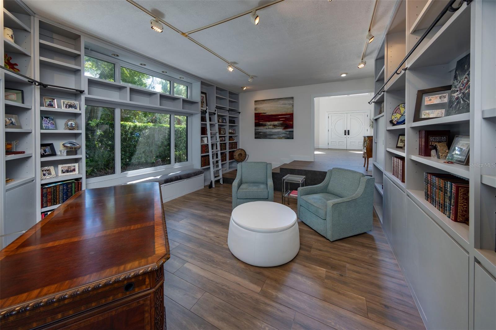 Image 14 of 53 For 255 Stirling Avenue
