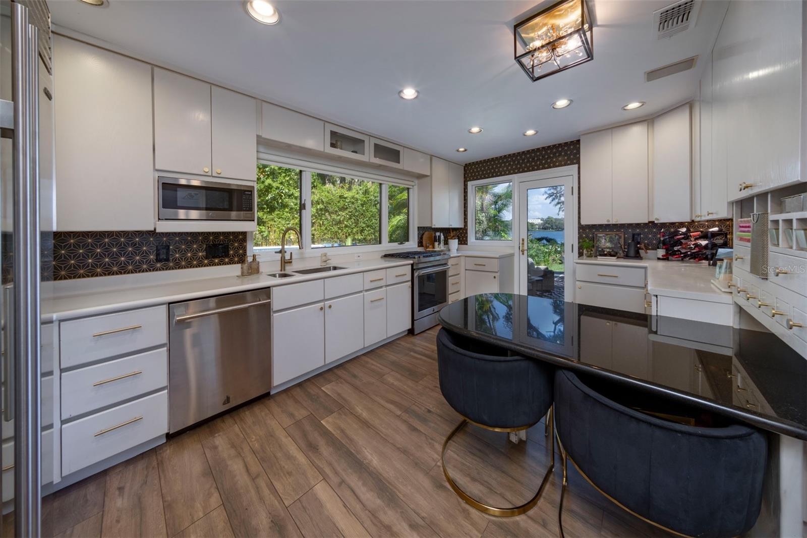 Image 15 of 53 For 255 Stirling Avenue
