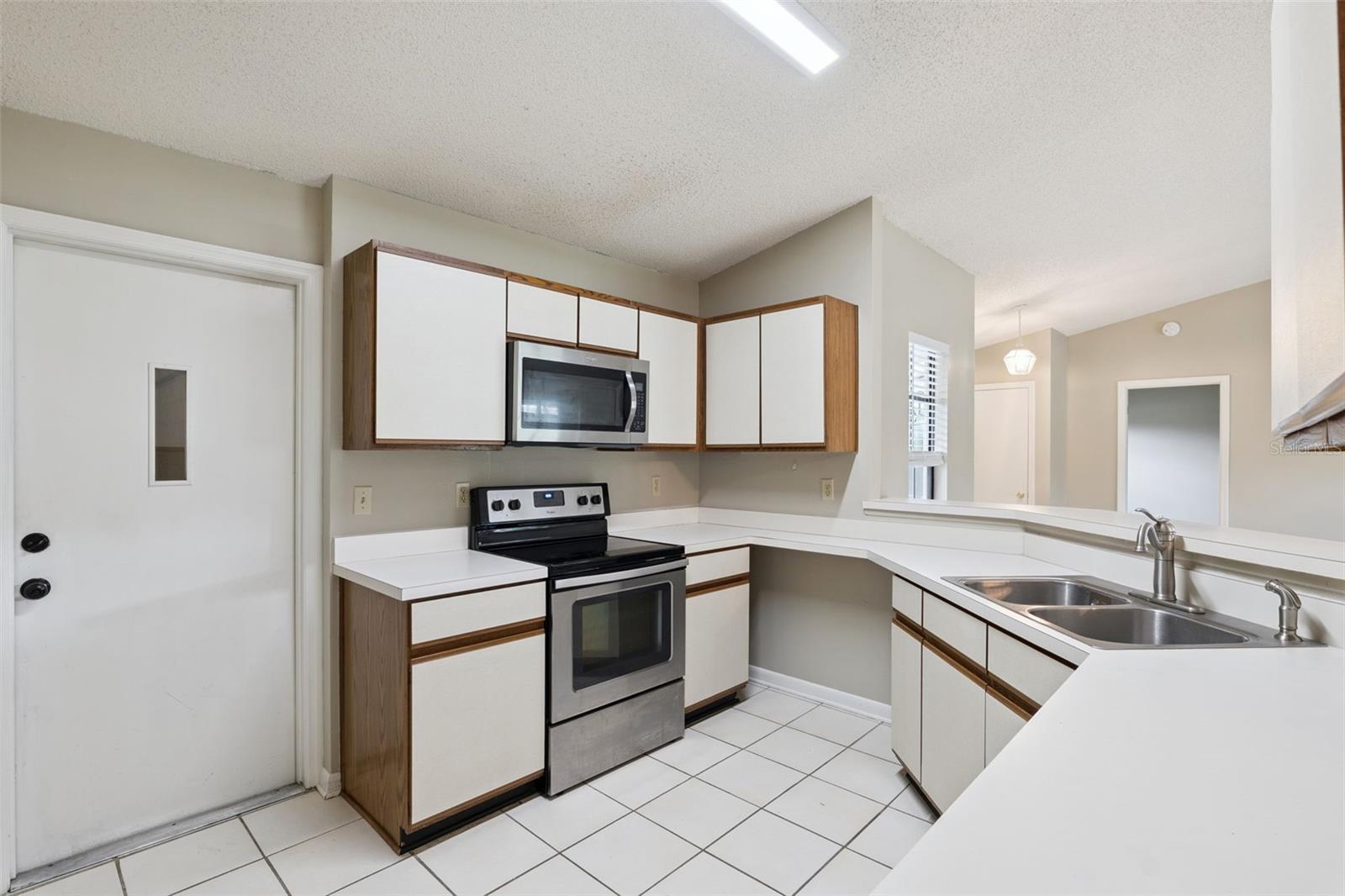 Image 8 of 22 For 9810 Balmoral Circle