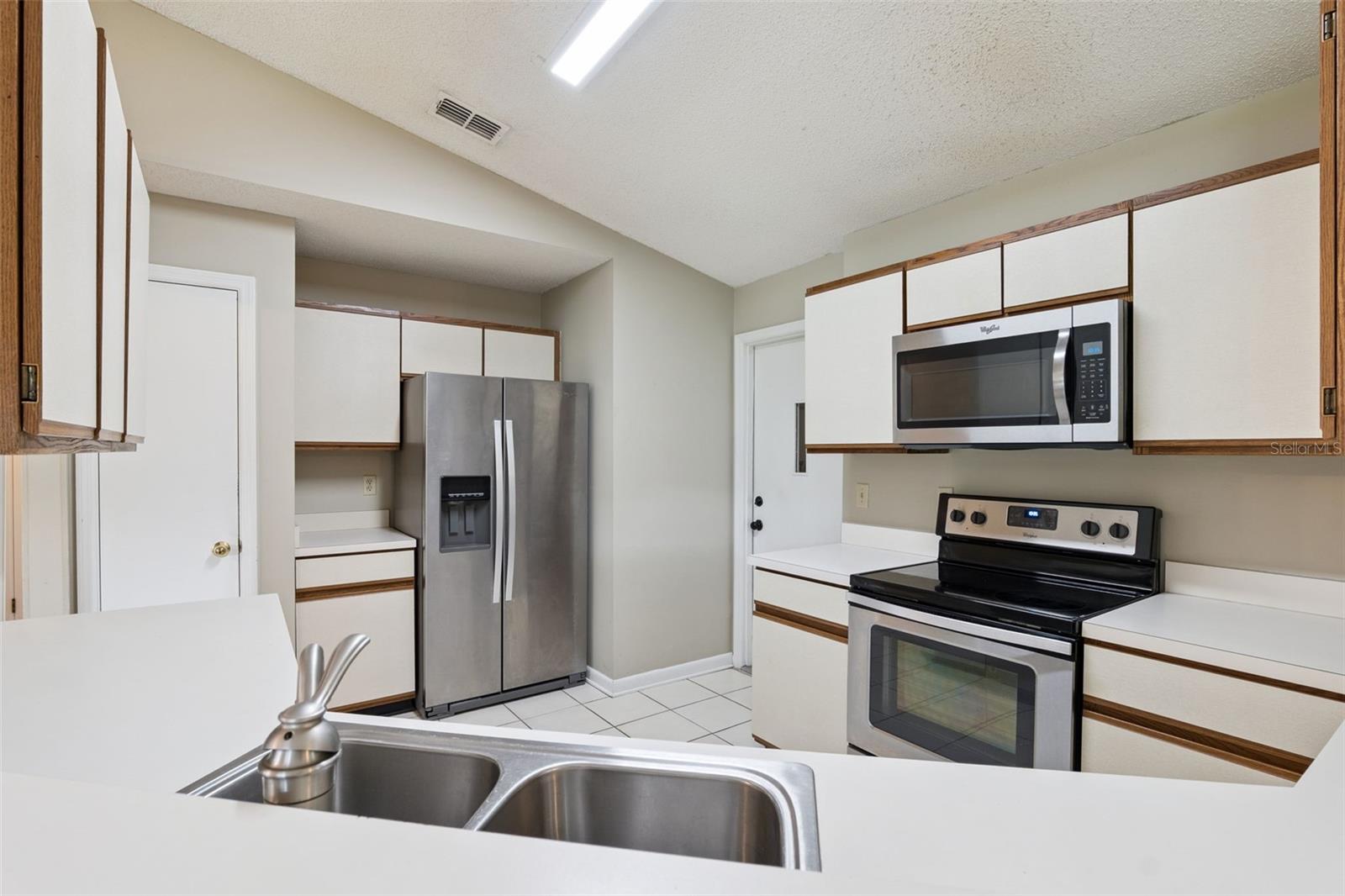 Image 9 of 22 For 9810 Balmoral Circle