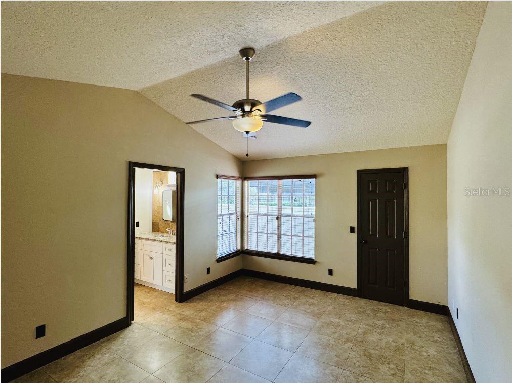 Image 13 of 20 For 1556 Farrindon Circle 1556