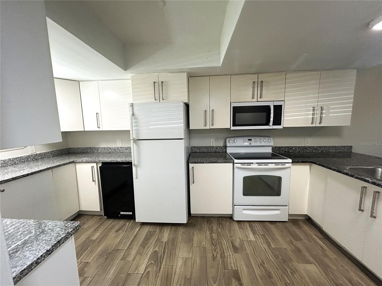 Image 7 of 17 For 6308 Newtown Circle 8a3