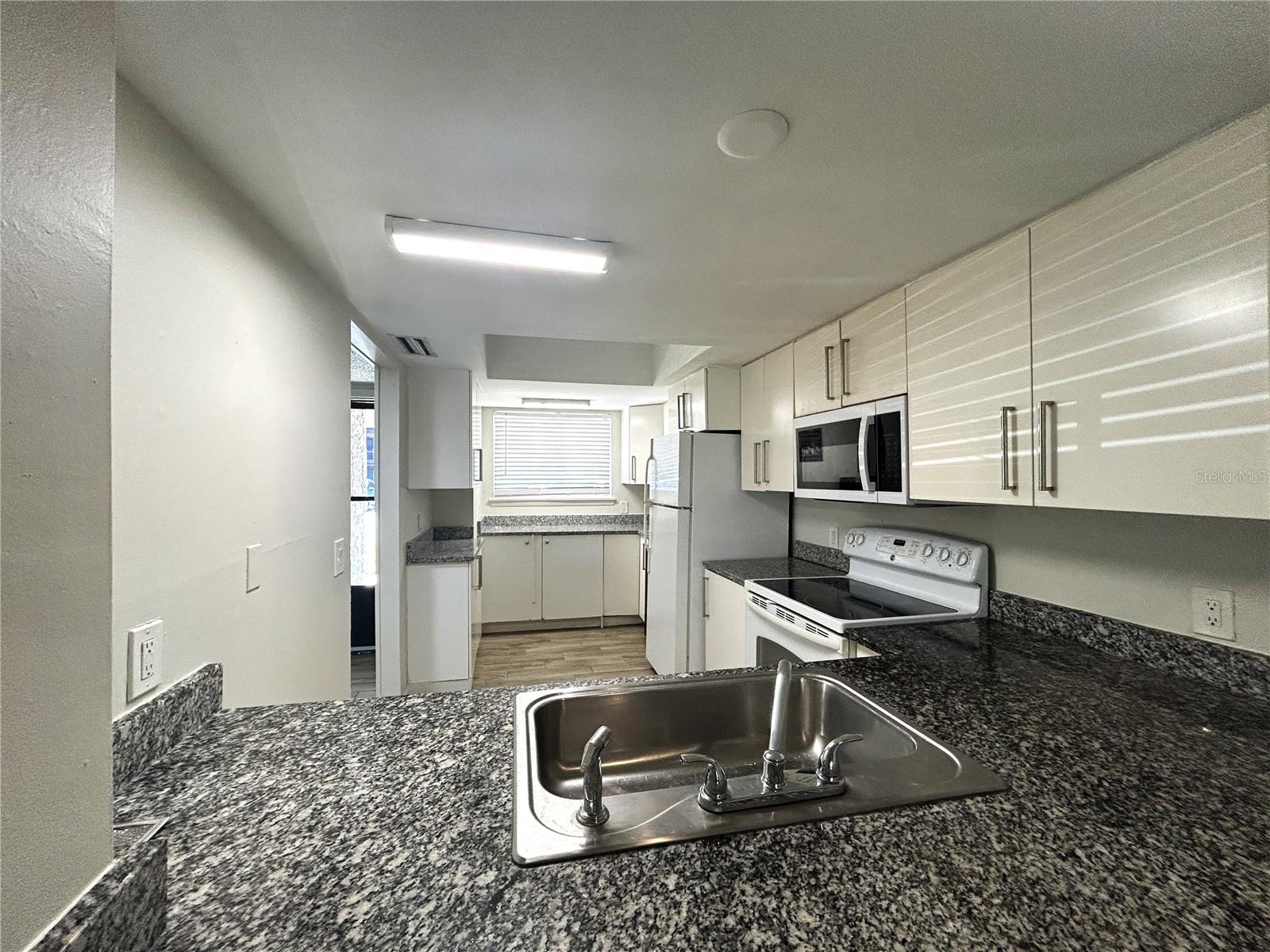 Image 8 of 17 For 6308 Newtown Circle 8a3
