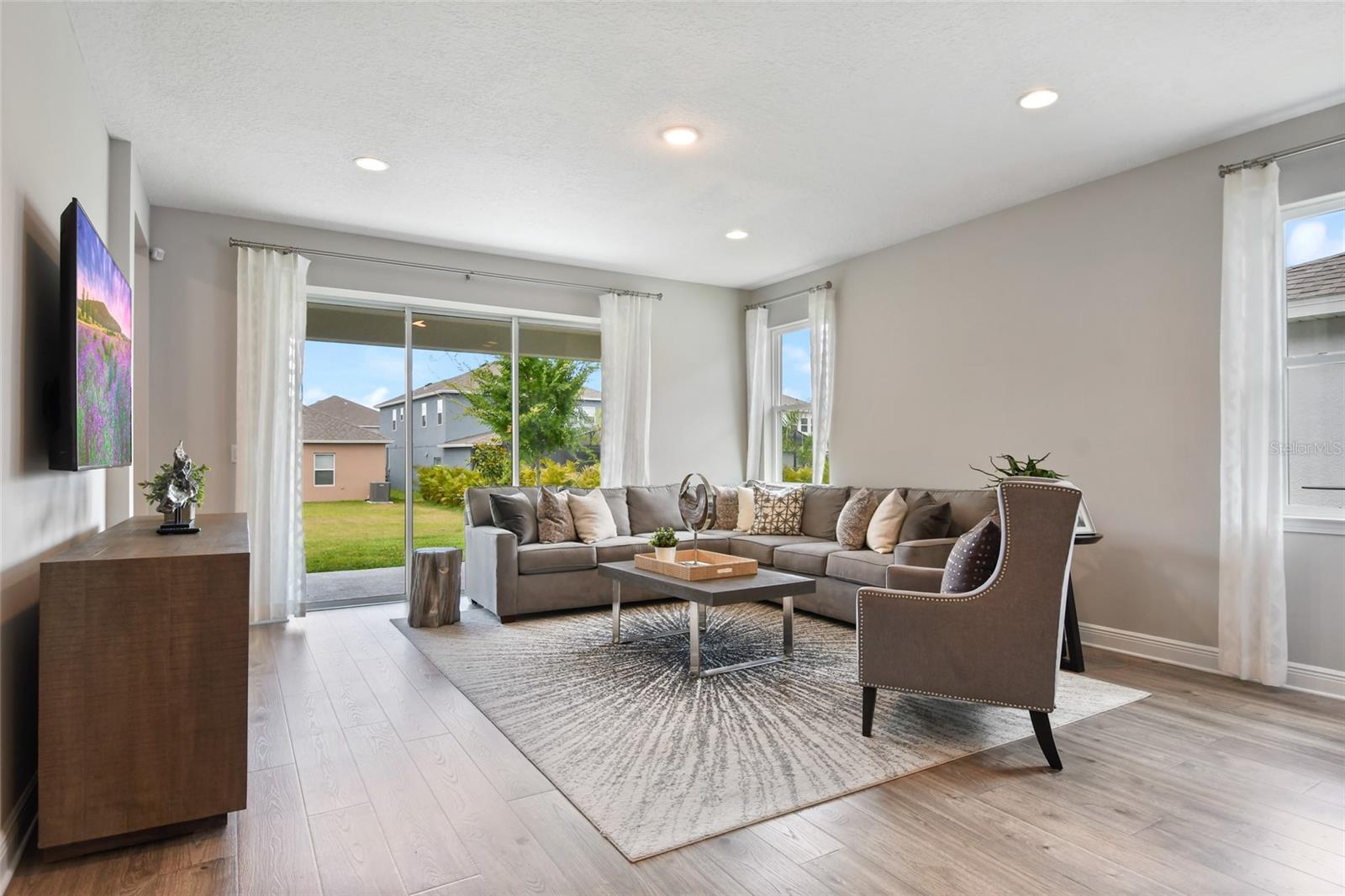 Image 12 of 38 For 4417 Lions Gate Avenue