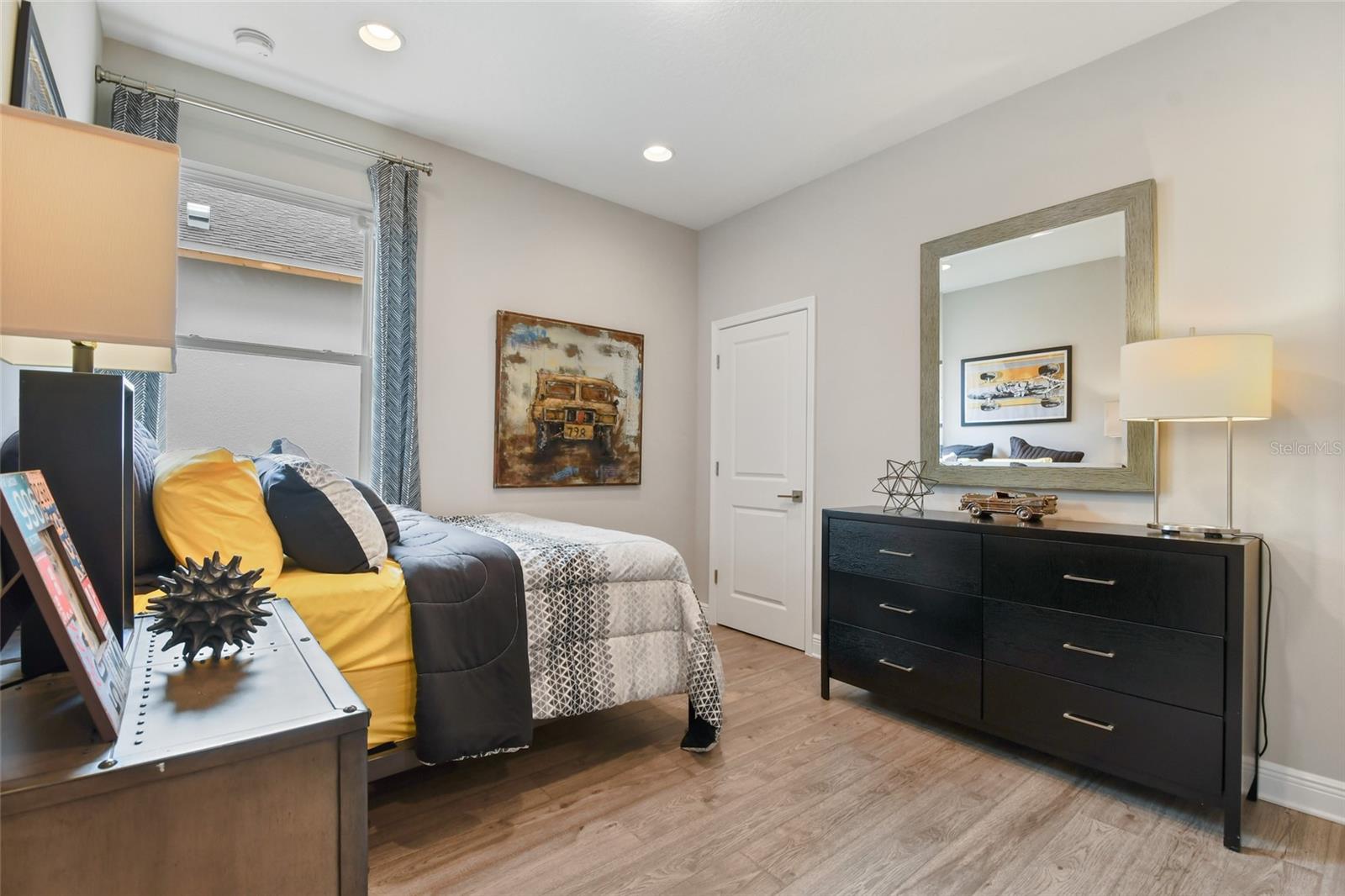 Image 26 of 38 For 4417 Lions Gate Avenue