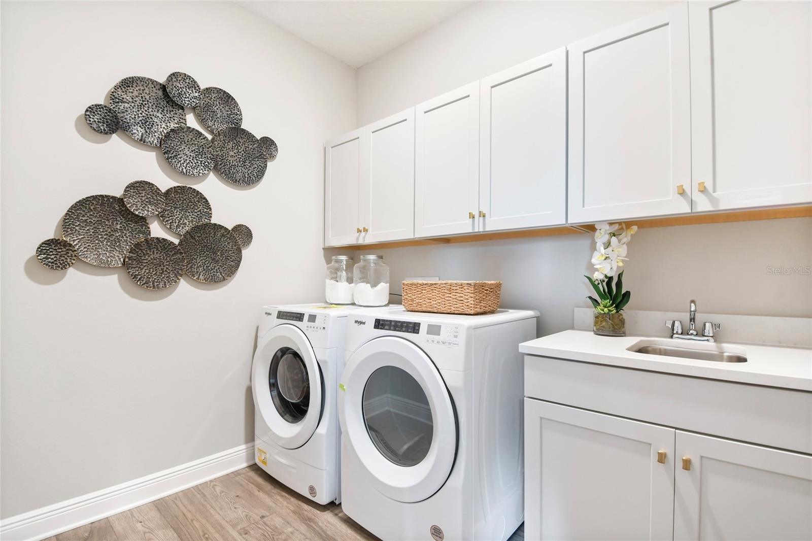 Image 33 of 38 For 4417 Lions Gate Avenue