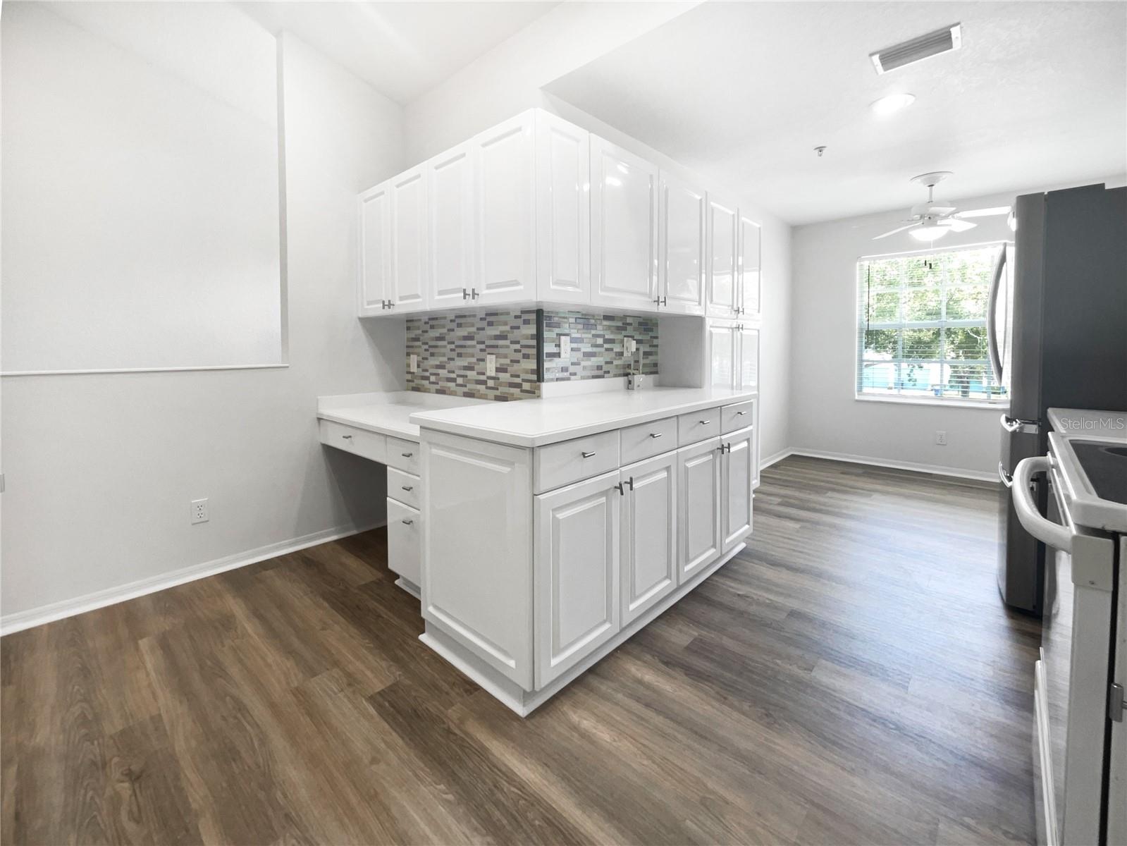 Image 6 of 29 For 6629 Pineview Terrace 5-201