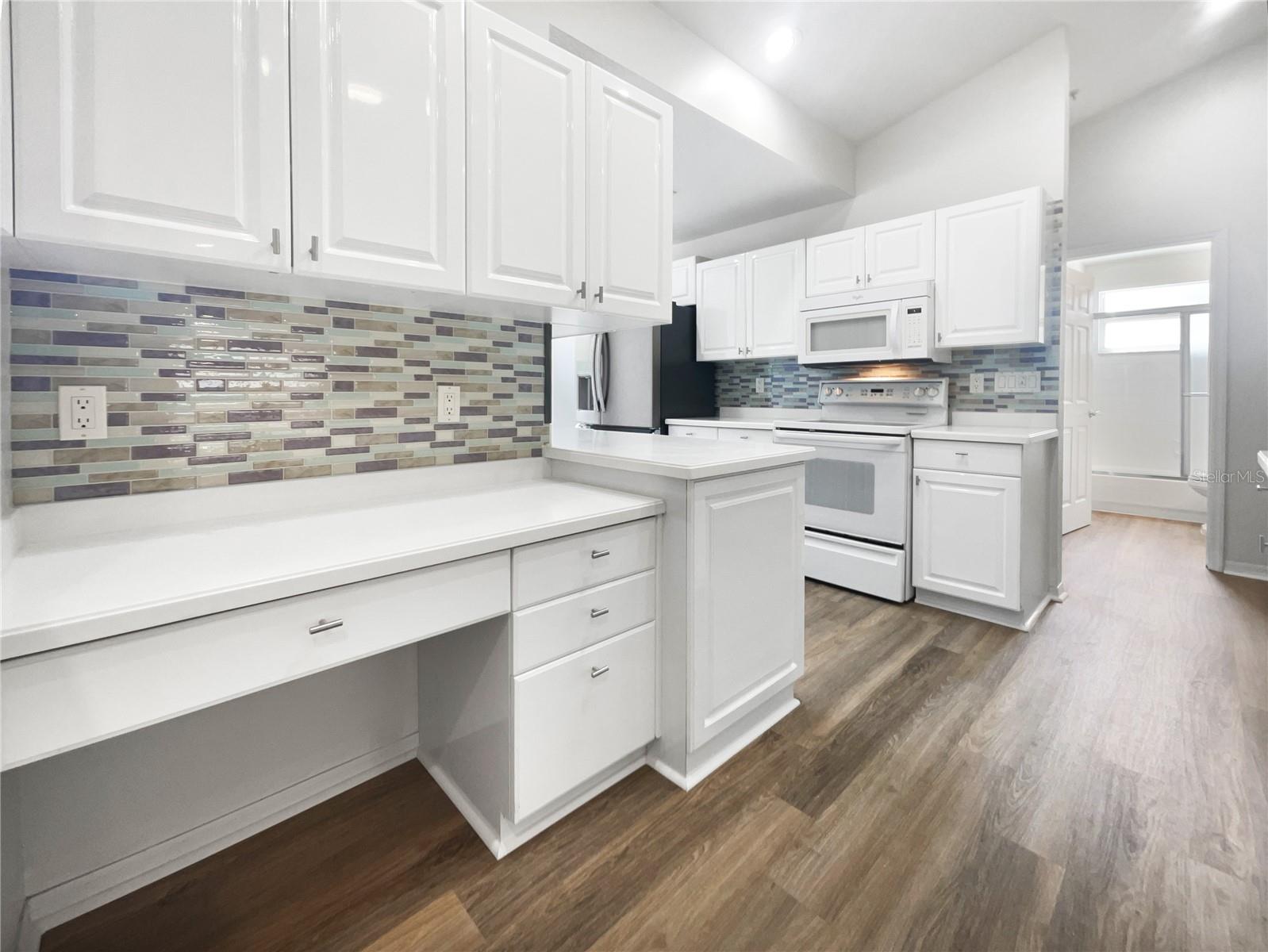 Image 7 of 29 For 6629 Pineview Terrace 5-201