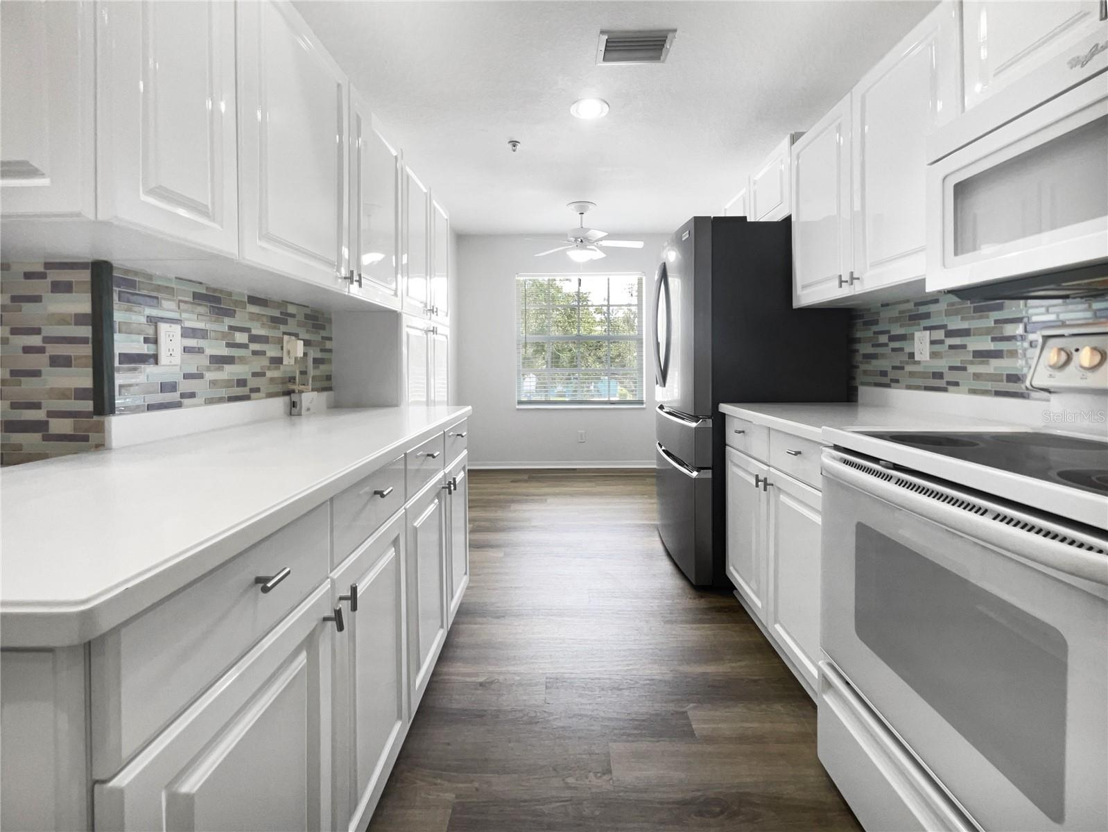 Image 9 of 29 For 6629 Pineview Terrace 5-201