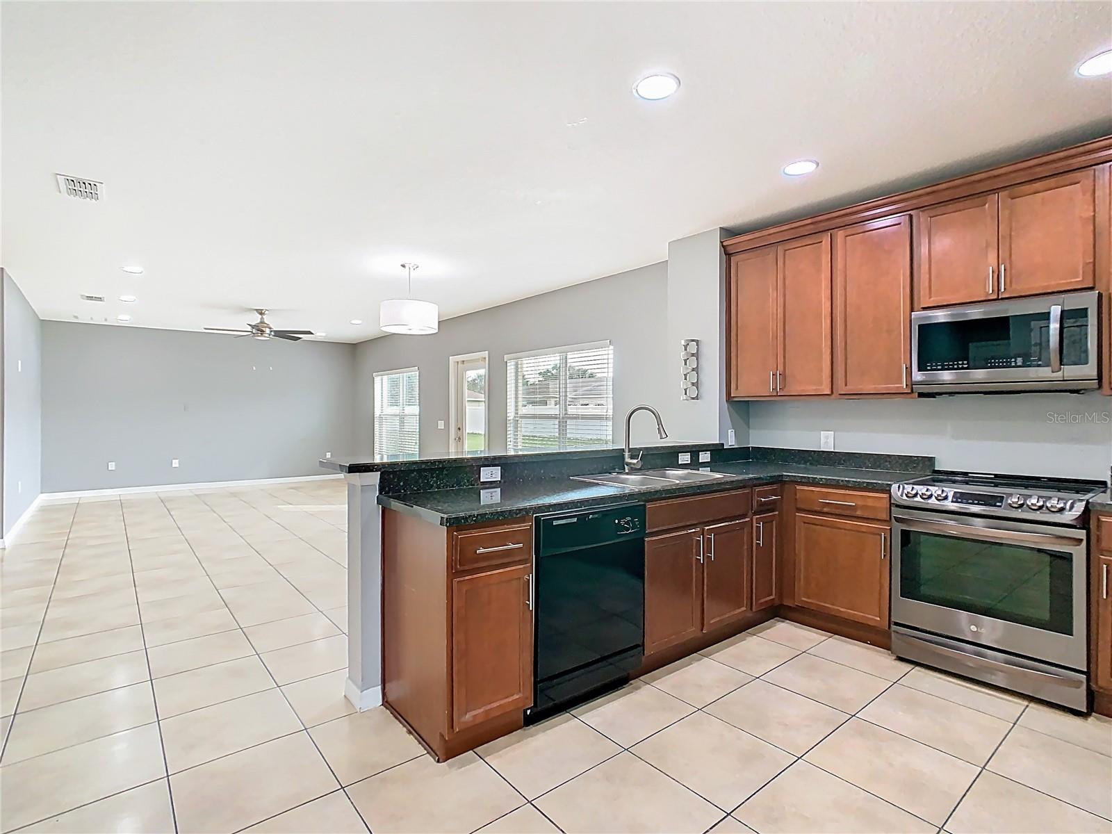 Image 8 of 47 For 4067 Marina Isle Drive