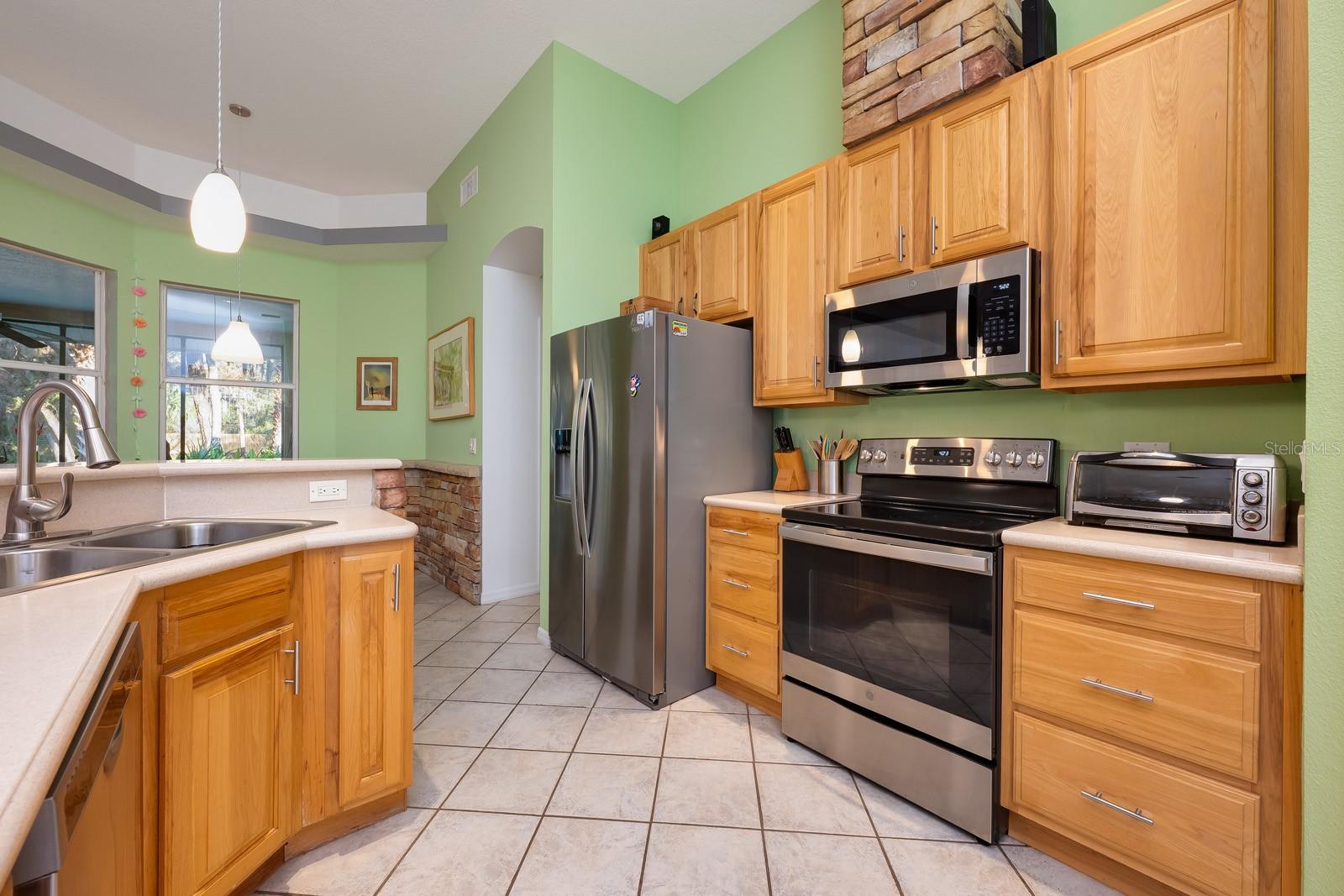 Image 10 of 37 For 331 Lake Lenelle Drive