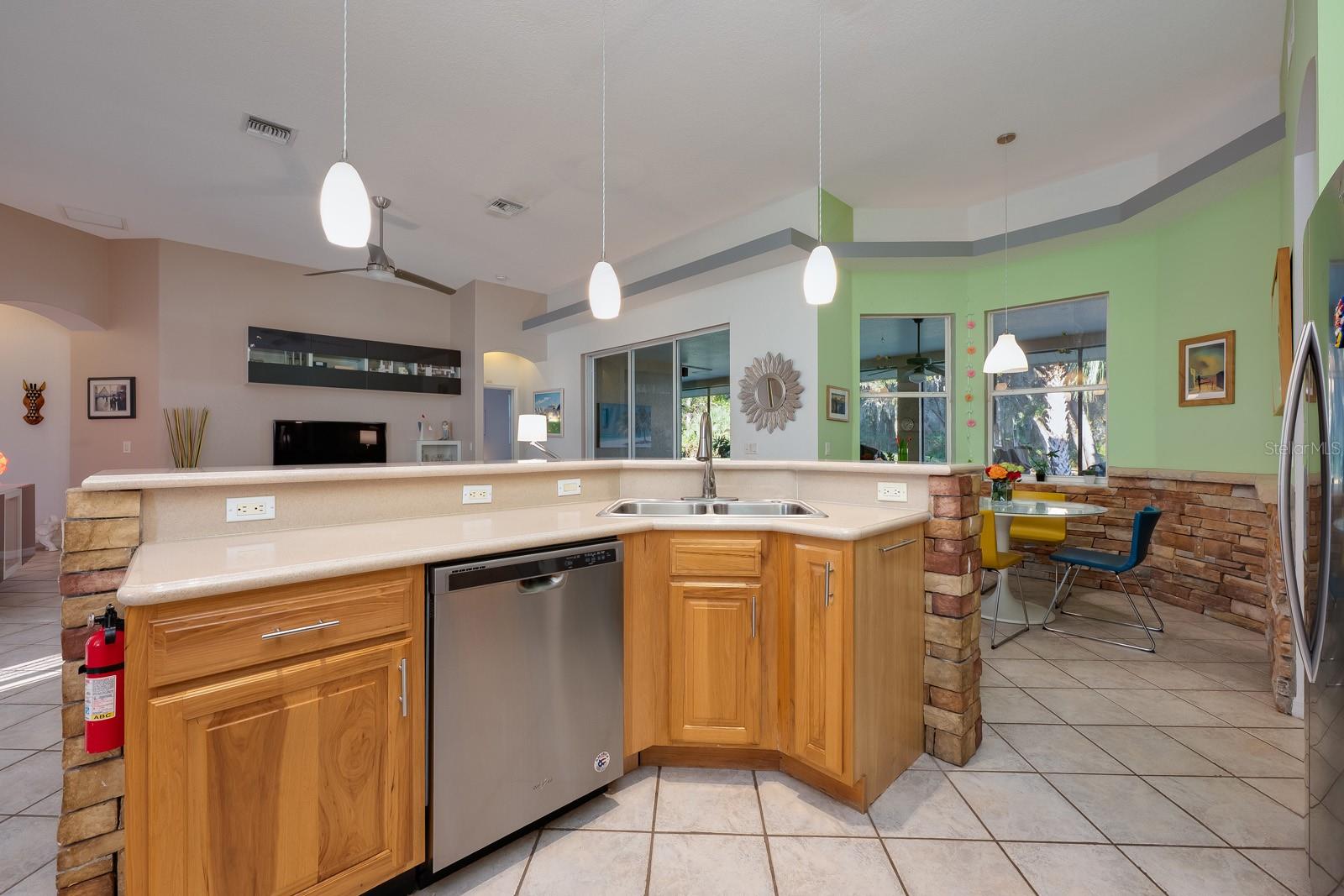 Image 12 of 37 For 331 Lake Lenelle Drive