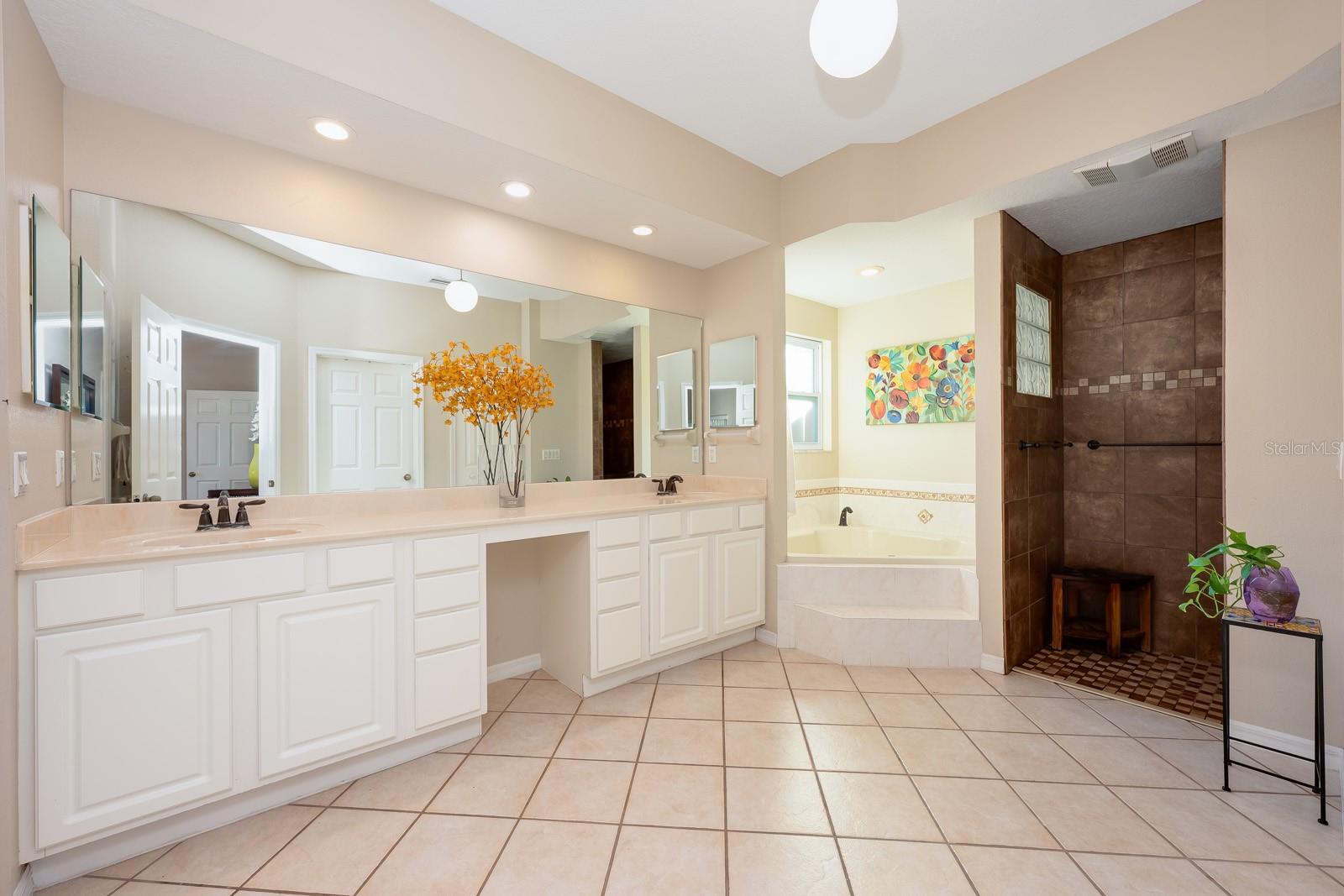 Image 17 of 37 For 331 Lake Lenelle Drive