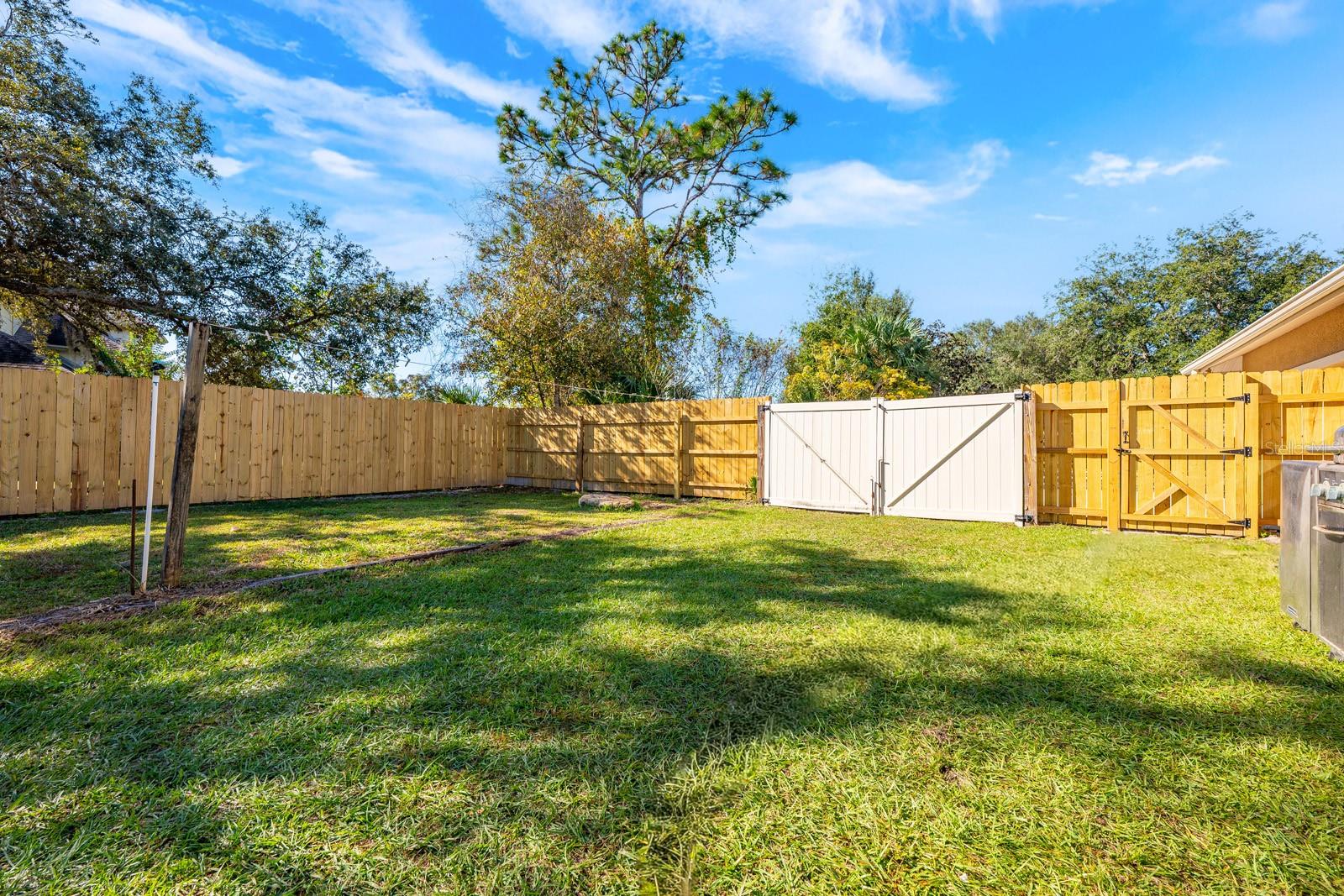 Image 32 of 37 For 331 Lake Lenelle Drive