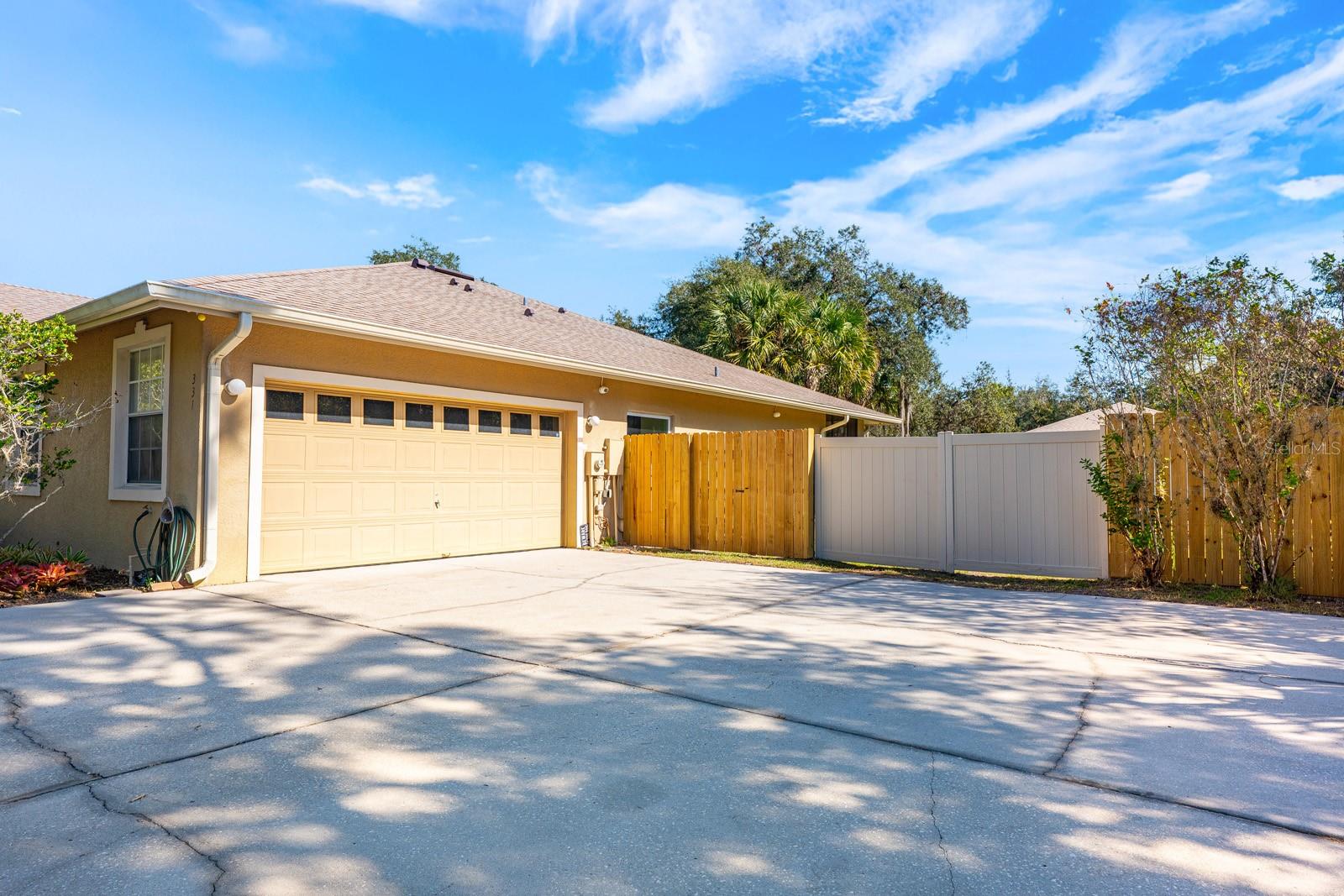 Image 33 of 37 For 331 Lake Lenelle Drive