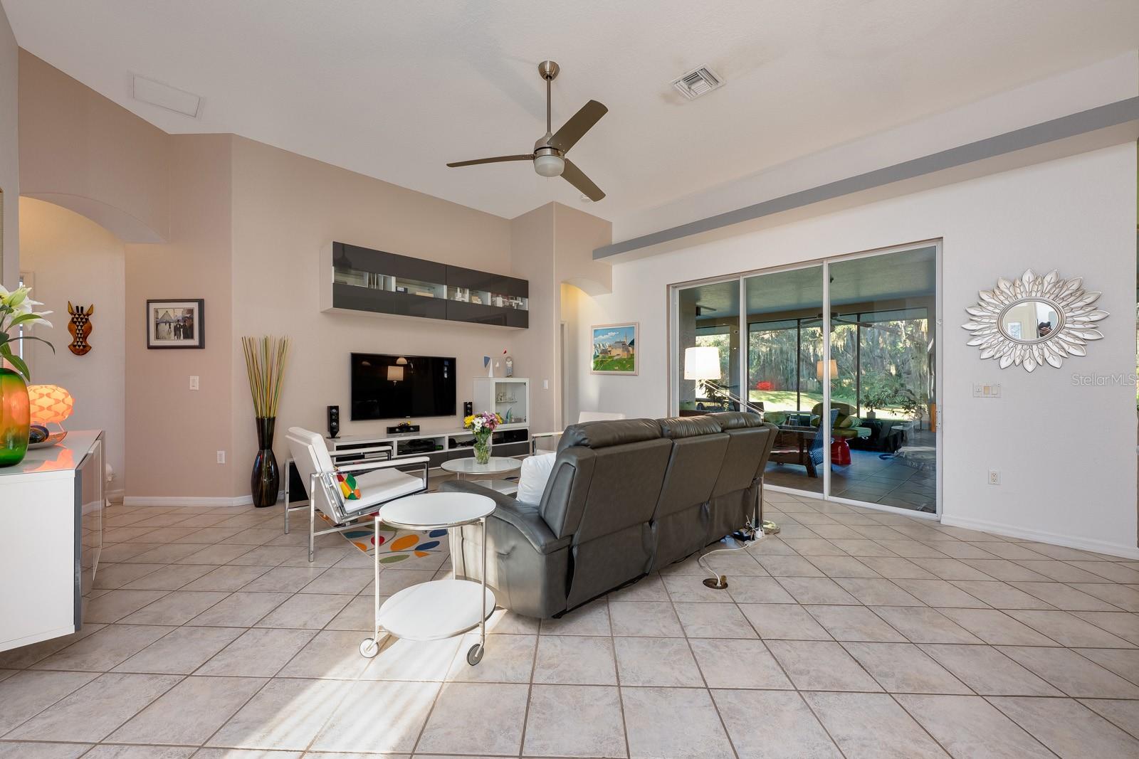 Image 7 of 37 For 331 Lake Lenelle Drive