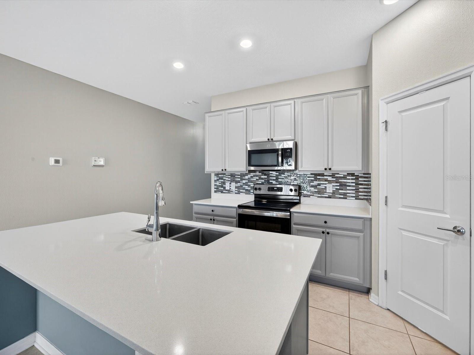 Image 3 of 30 For 1450 Lassen Street