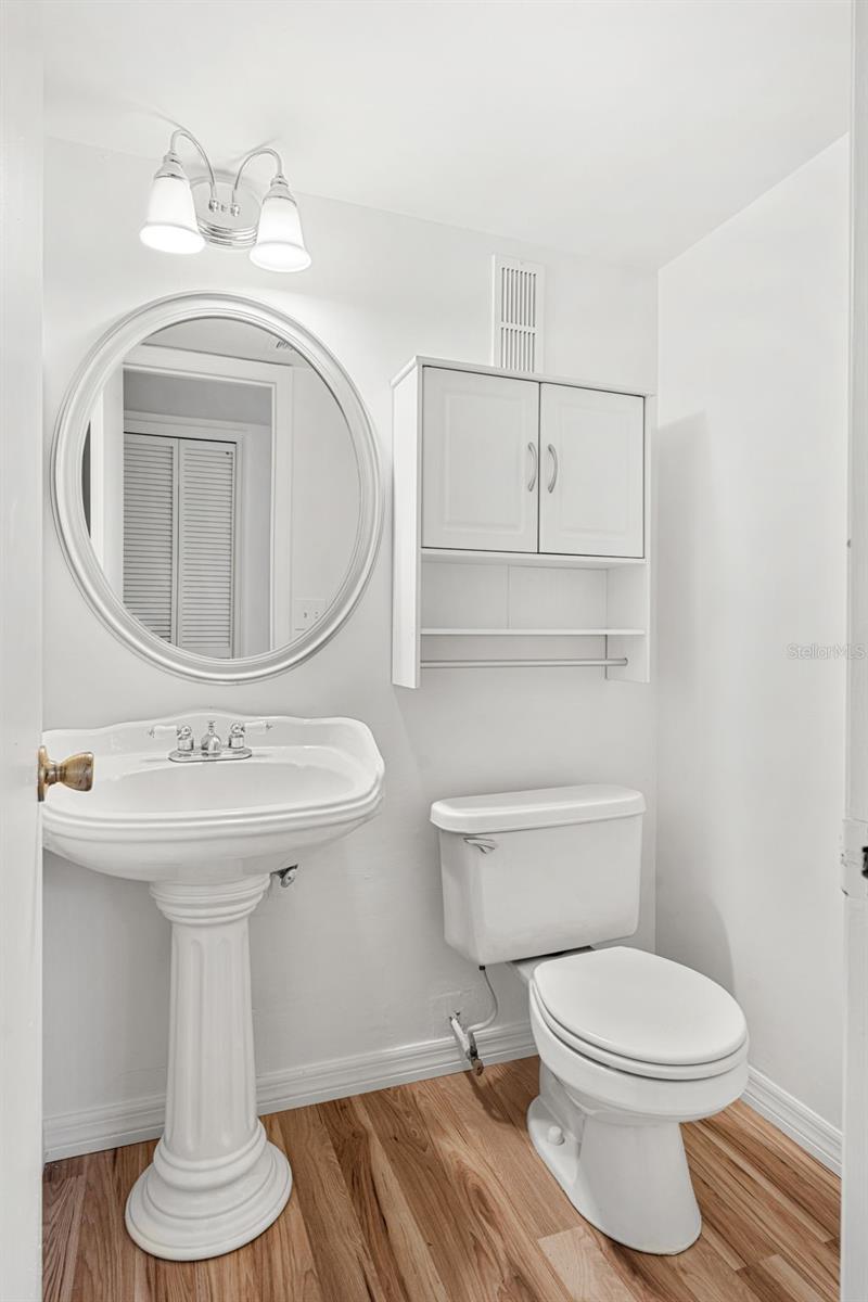 Image 10 of 23 For 724 Edgewater Drive