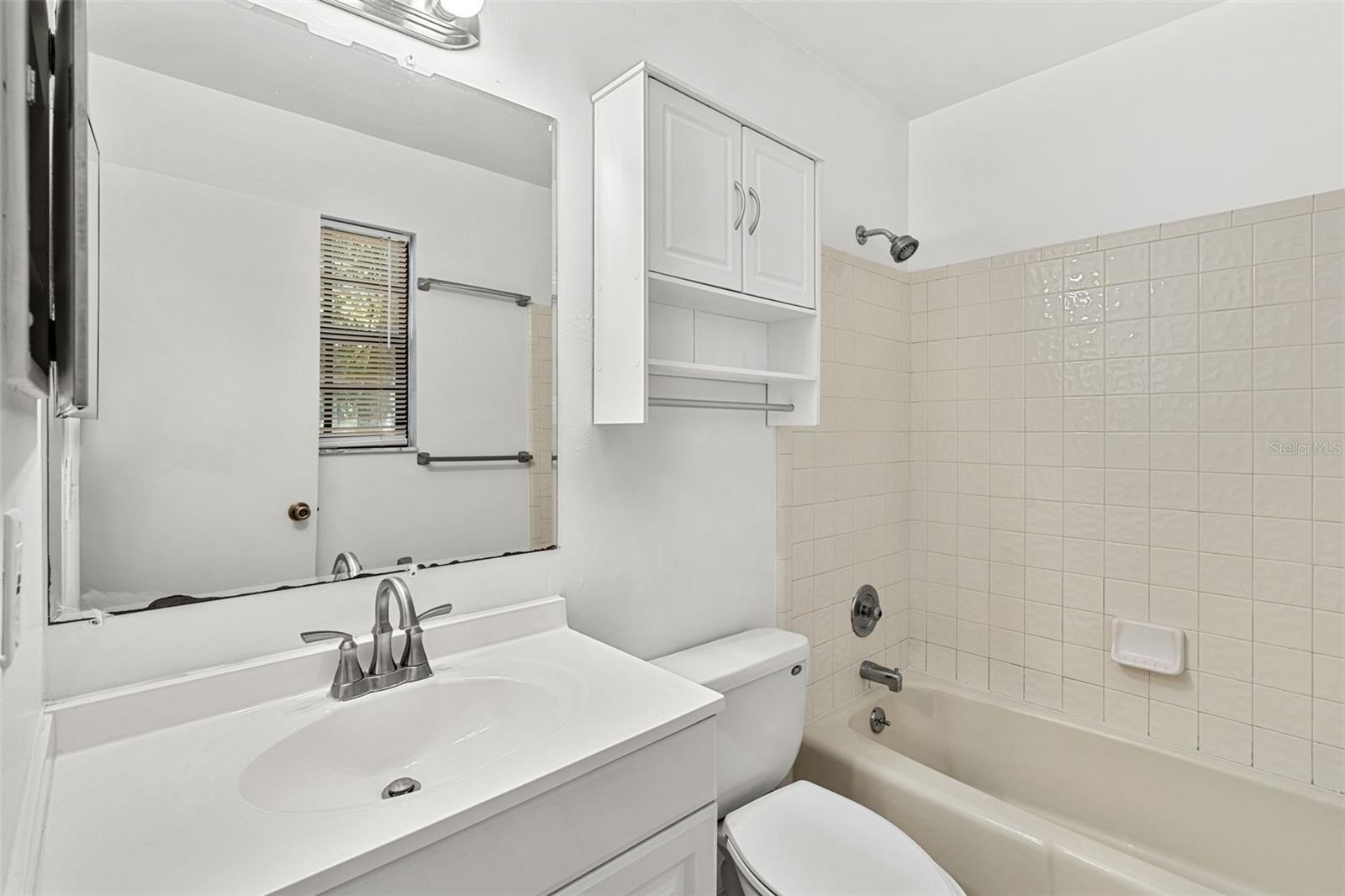 Image 13 of 23 For 724 Edgewater Drive