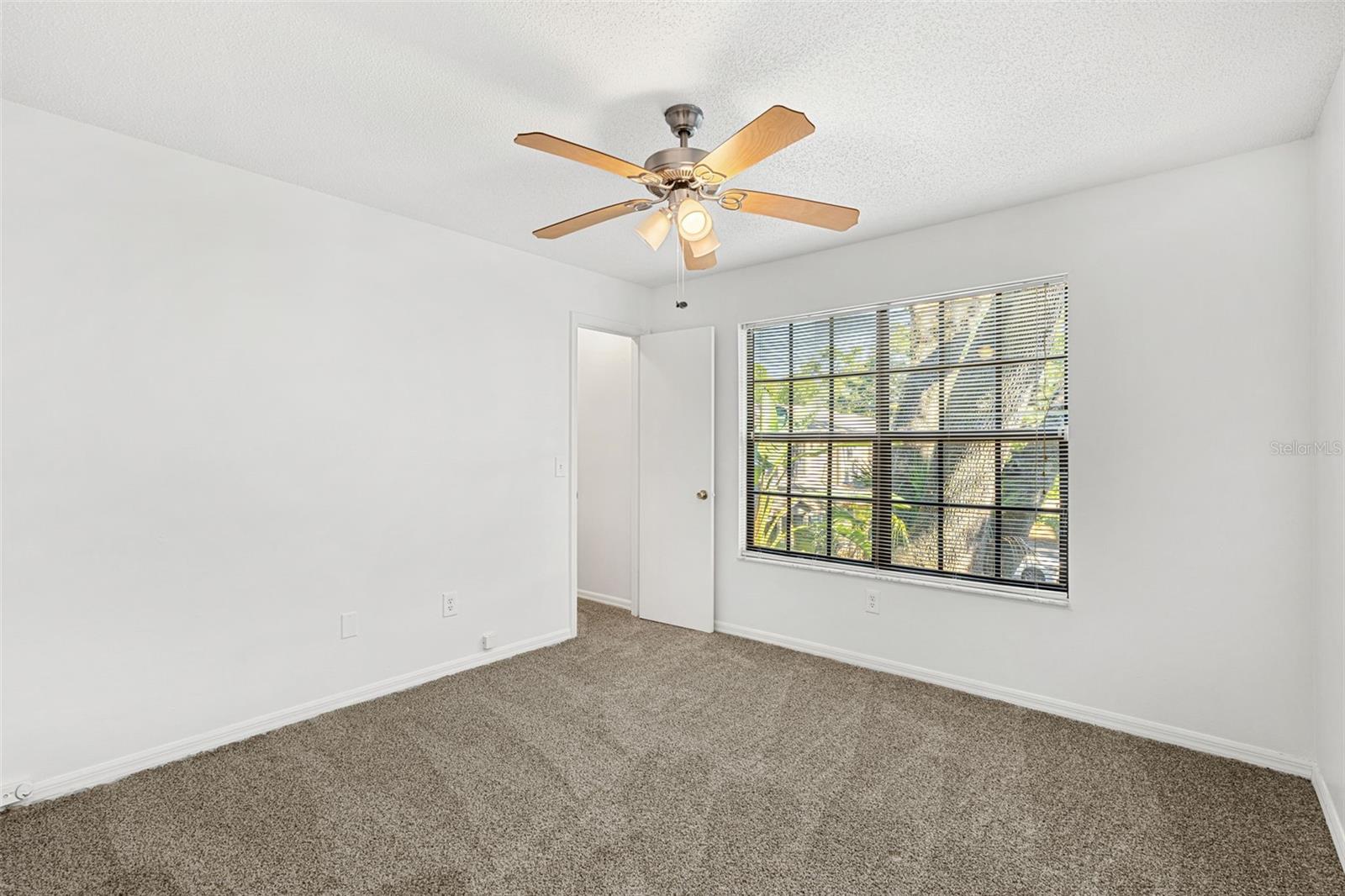 Image 15 of 23 For 724 Edgewater Drive