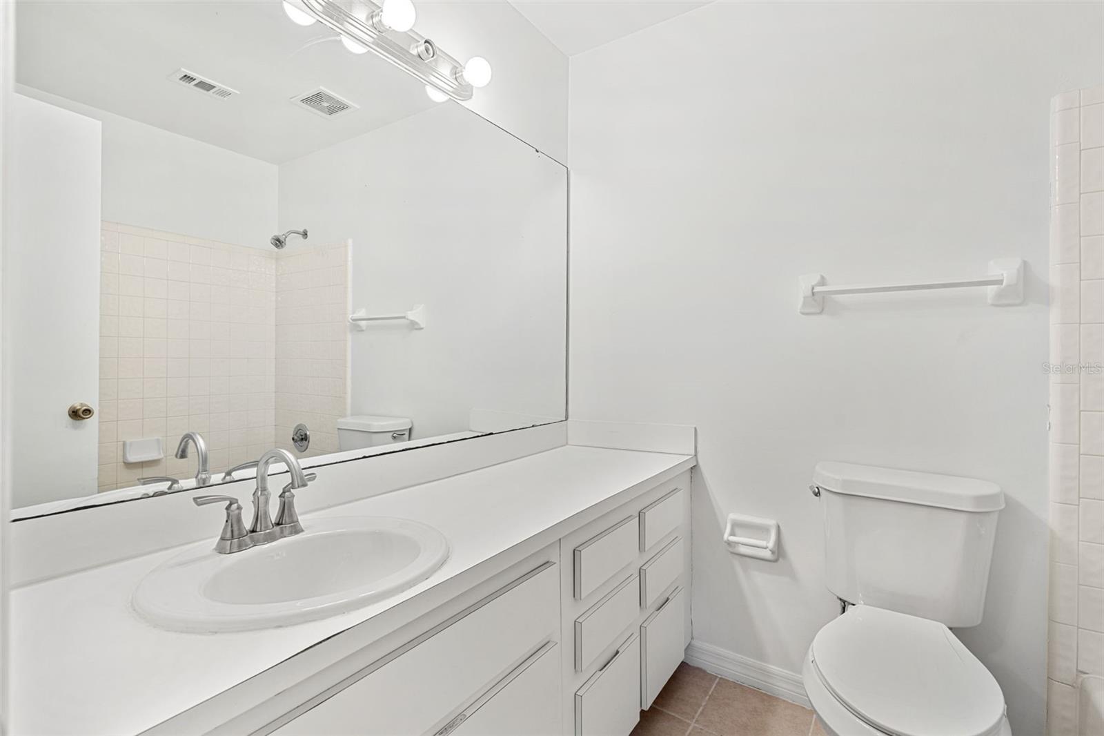 Image 16 of 23 For 724 Edgewater Drive