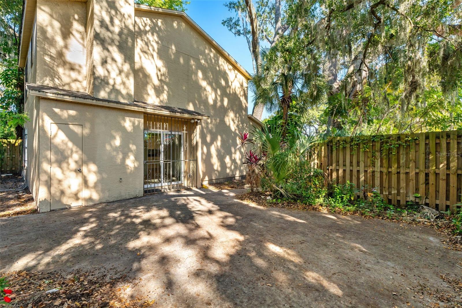 Image 17 of 23 For 724 Edgewater Drive