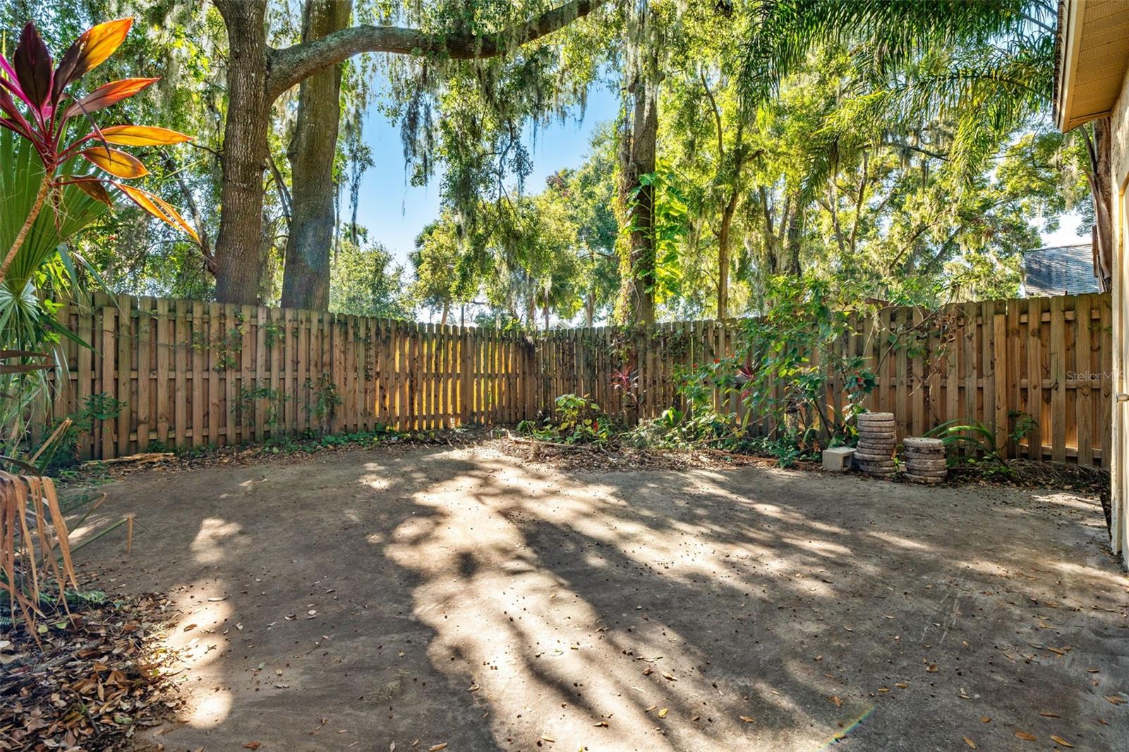 Image 18 of 23 For 724 Edgewater Drive