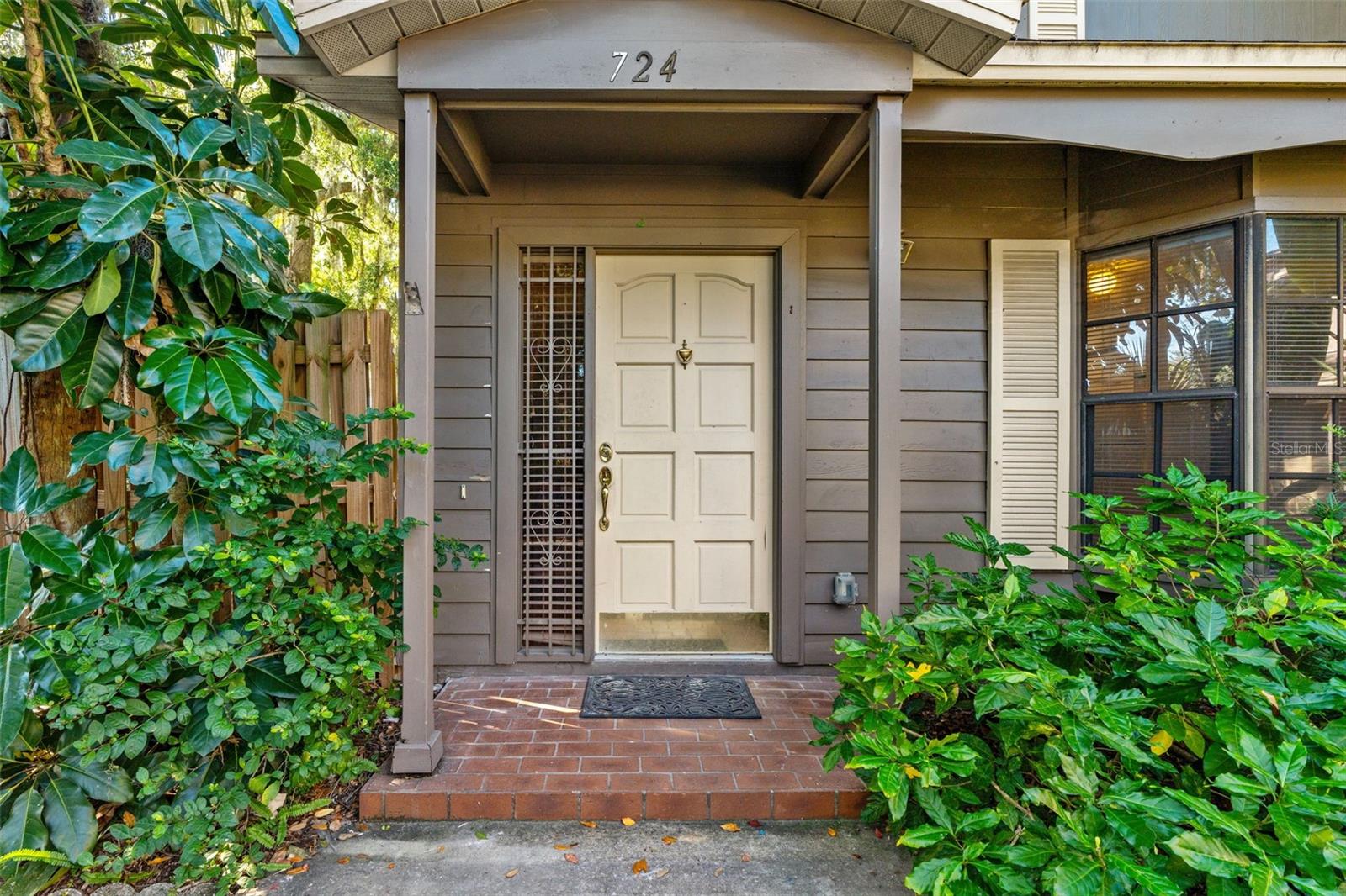 Image 2 of 23 For 724 Edgewater Drive