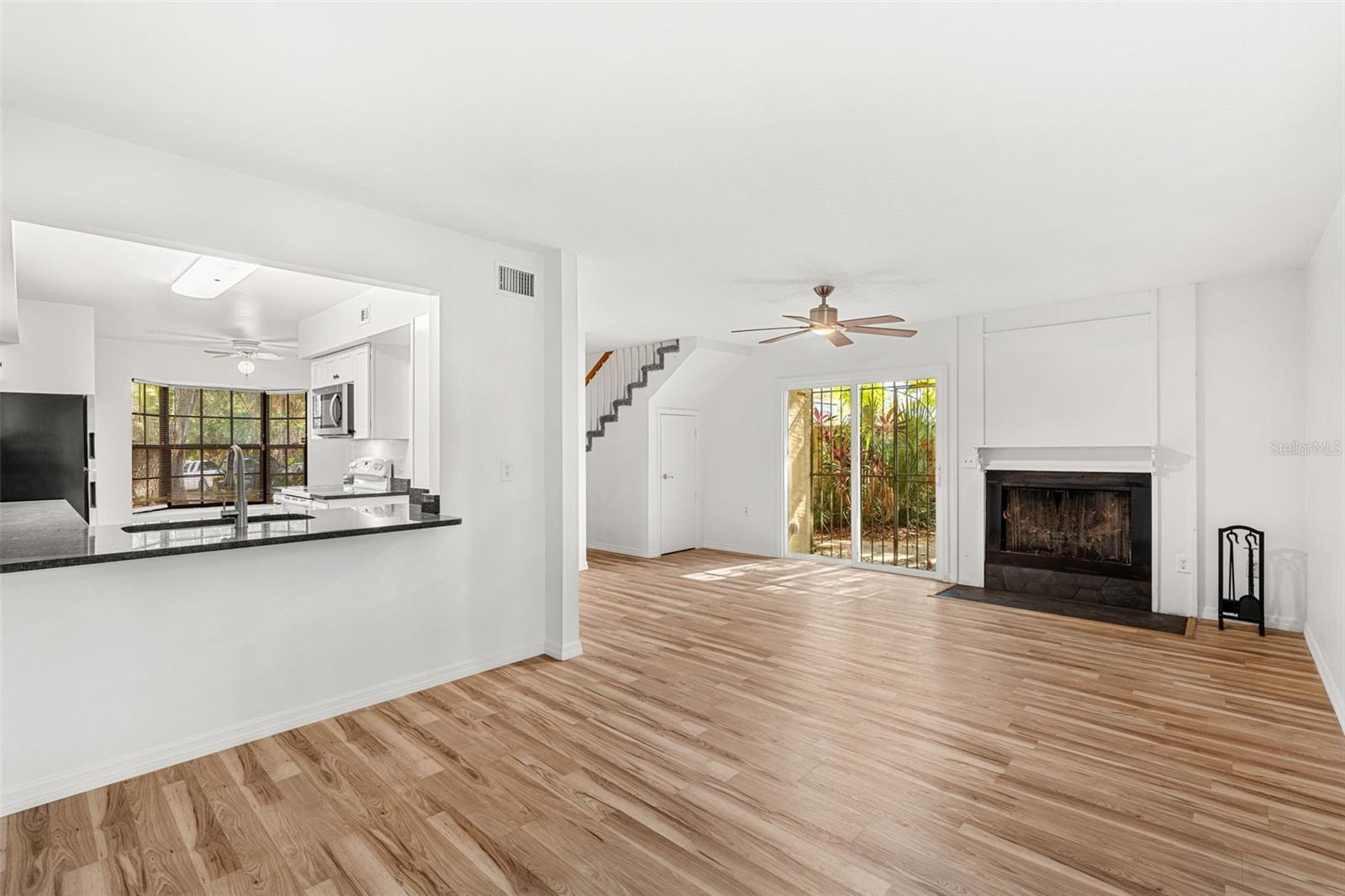 Image 21 of 23 For 724 Edgewater Drive