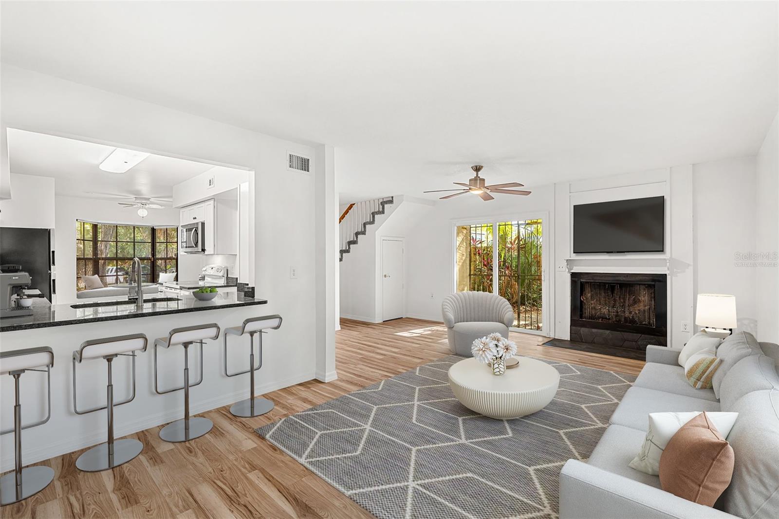 Image 4 of 23 For 724 Edgewater Drive