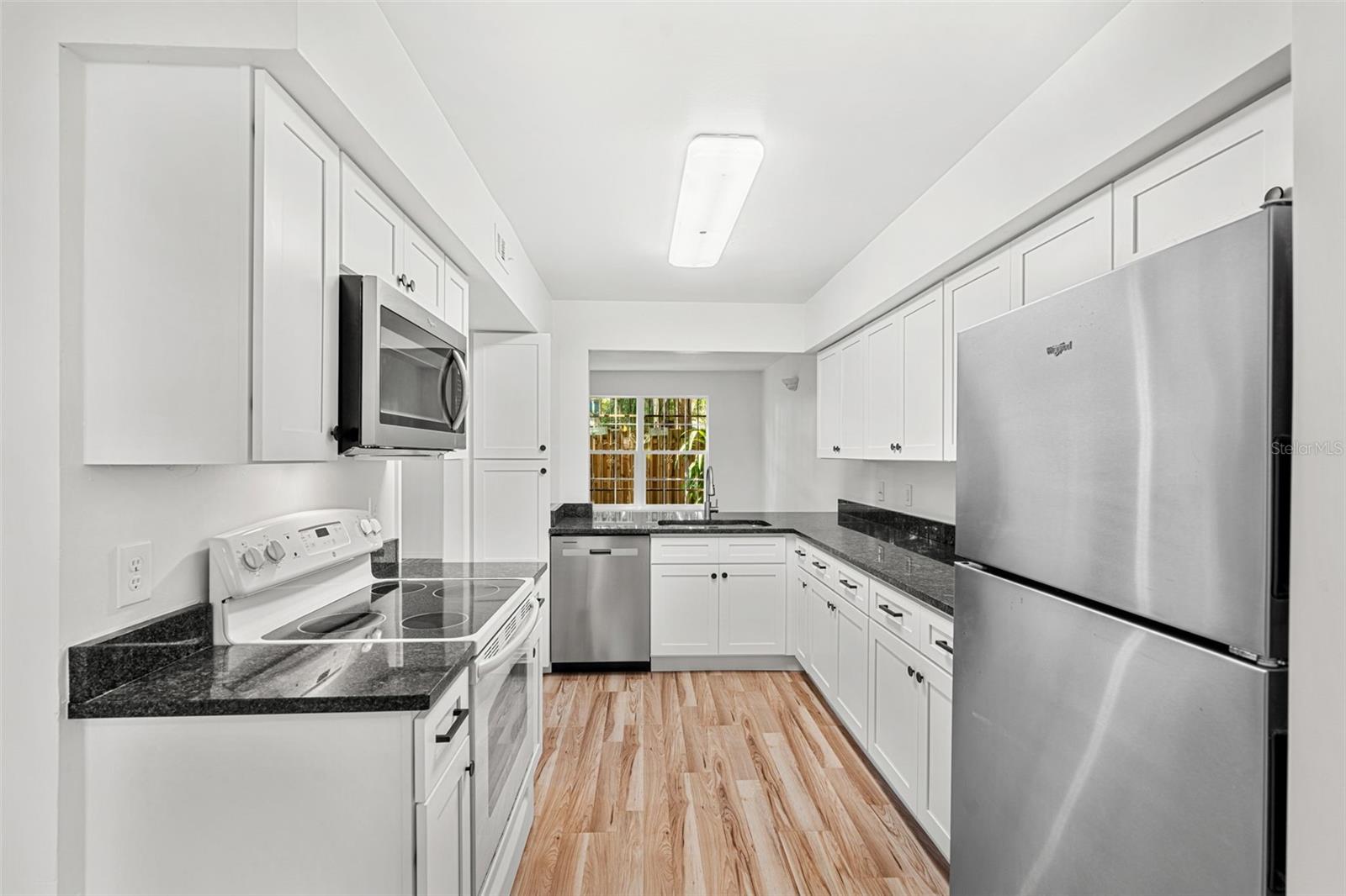 Image 6 of 23 For 724 Edgewater Drive